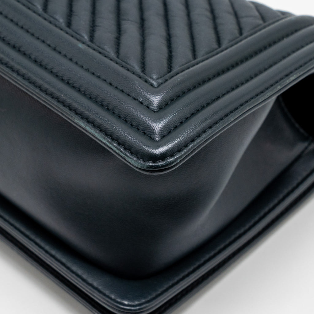CHANEL MEDIUM BOY BAG CHEVRON LAMBSKIN DARK BLUE SHW