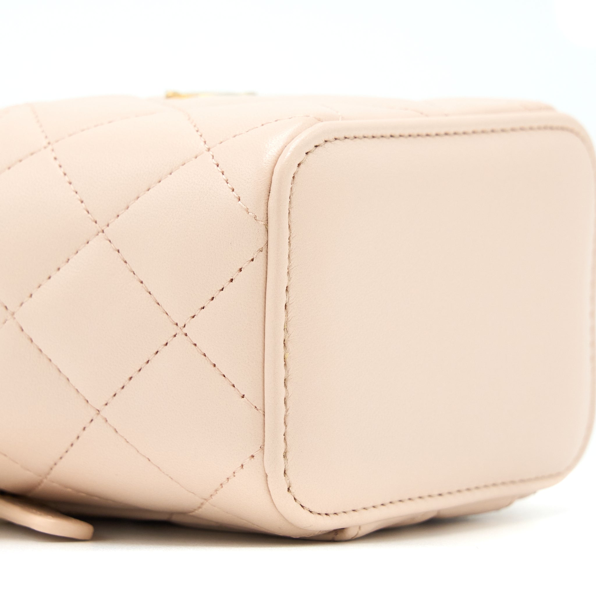 CHANEL PEARL CRUSH MINI VANITY WITH CHAIN LAMBSKIN LIGHT PINK GHW