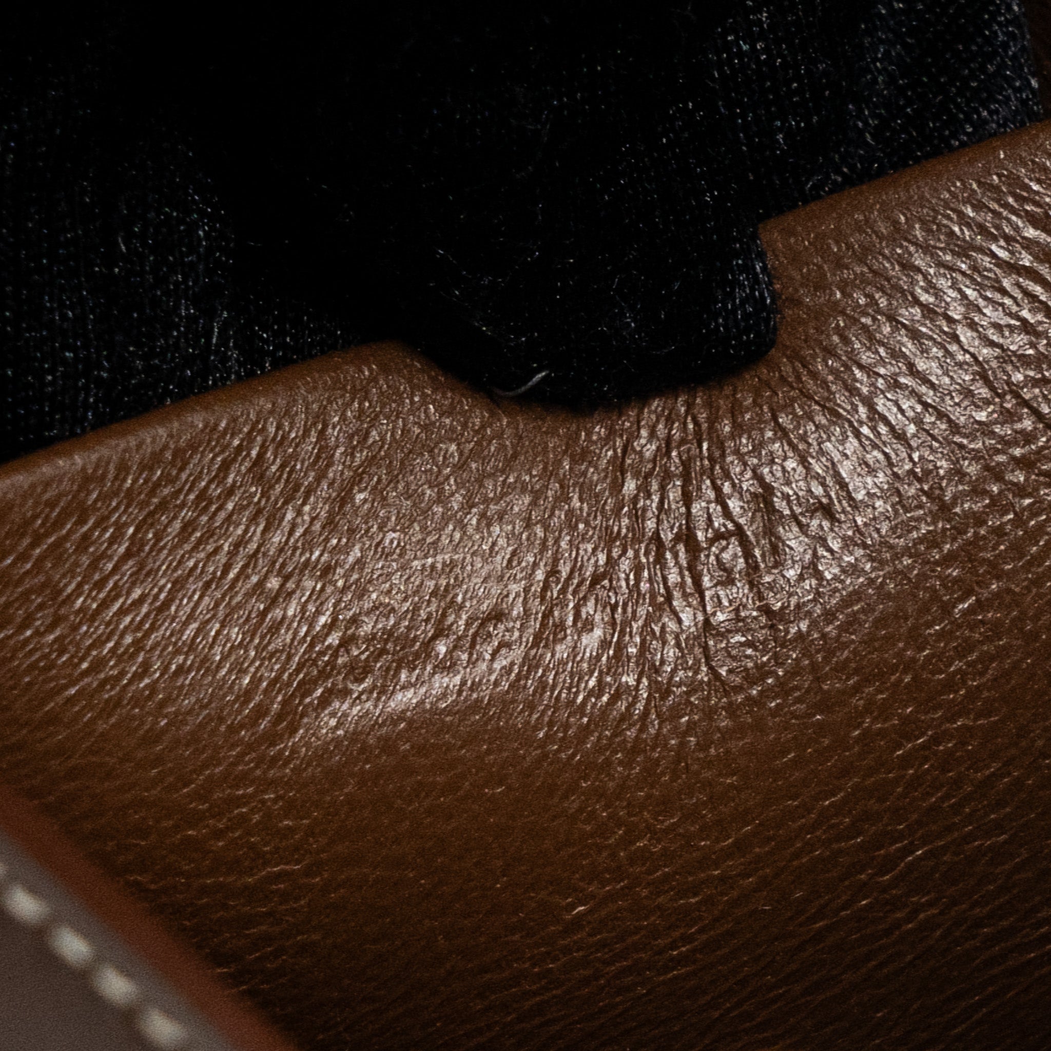 CELINE TROUTTEUR CROSSBODY BAG LEATHER CARAMEL / CREAM GHW