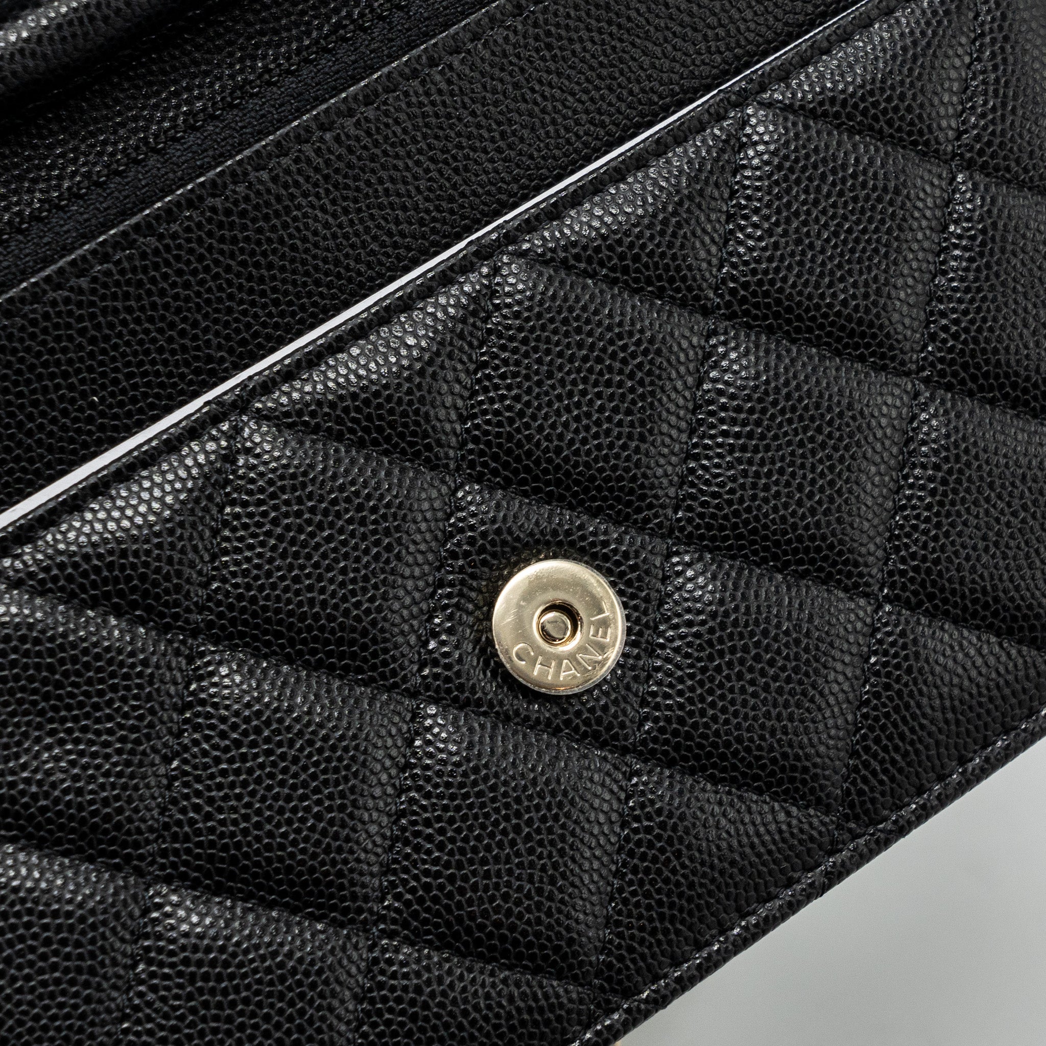 CHANEL DETAILED LOGO WALLET ON CHAIN CAVIAR BLACK LGHW (MICROCHIP)