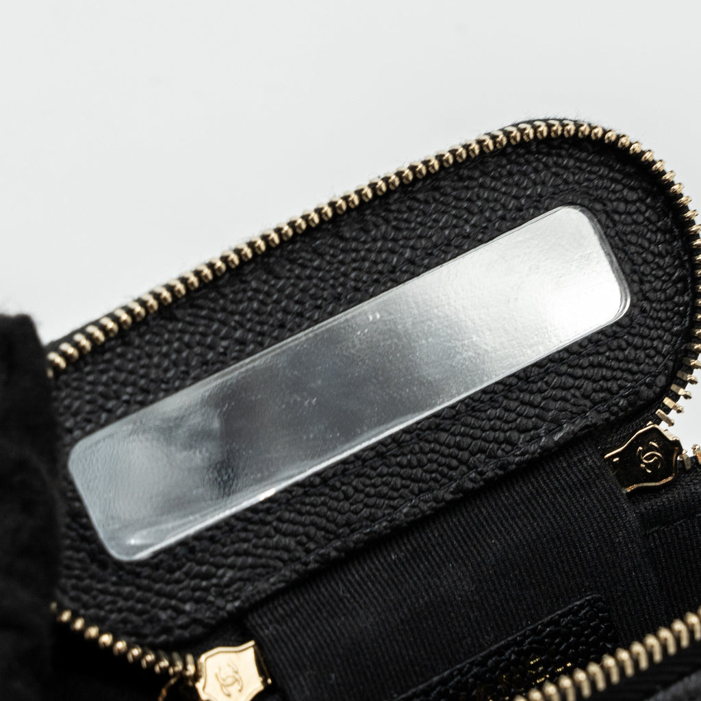 CHANEL VANITY CASE WITH DETAILED CHAIN CAVIAR BLACK LGHW