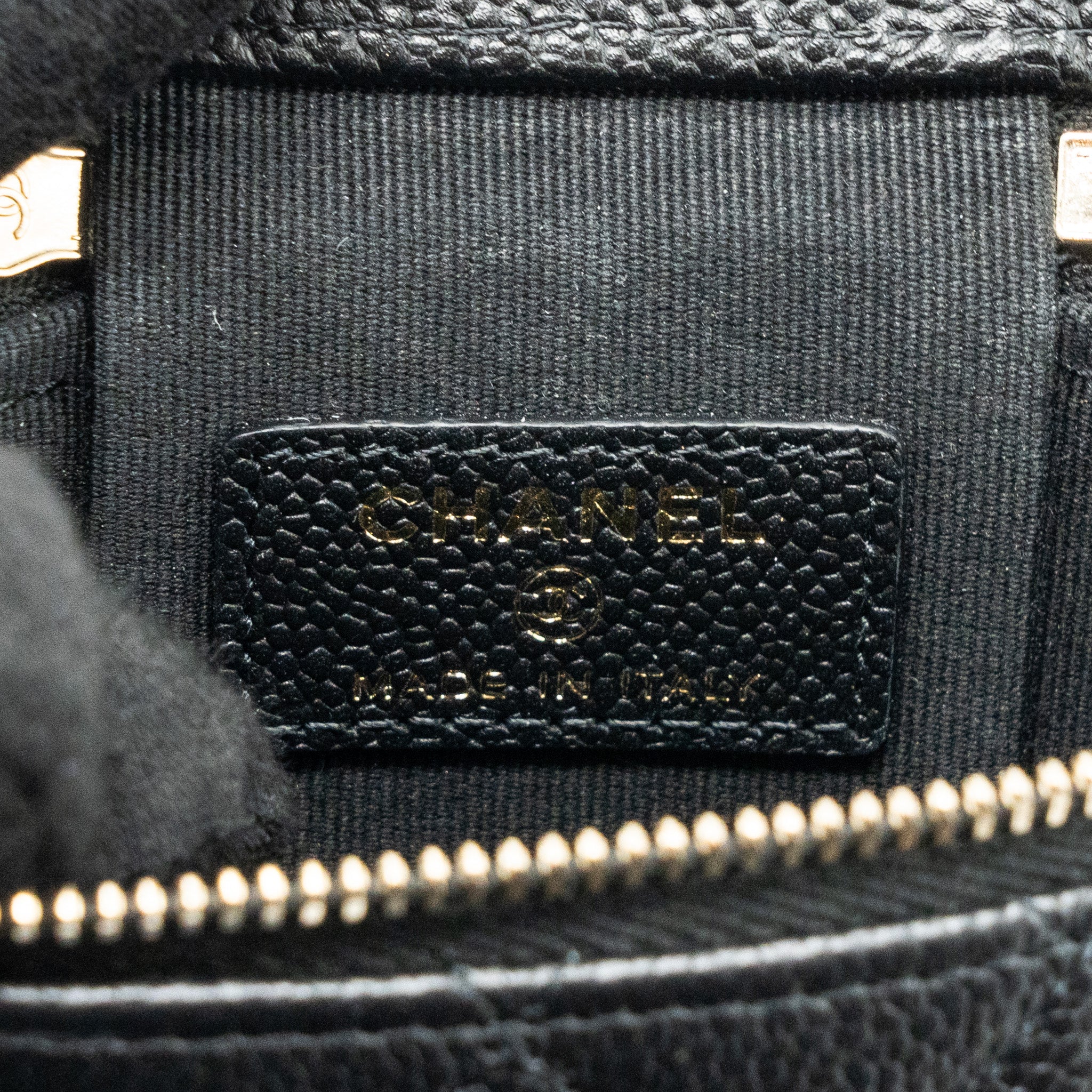 CHANEL VANITY CASE WITH DETAILED CHAIN CAVIAR BLACK LGHW