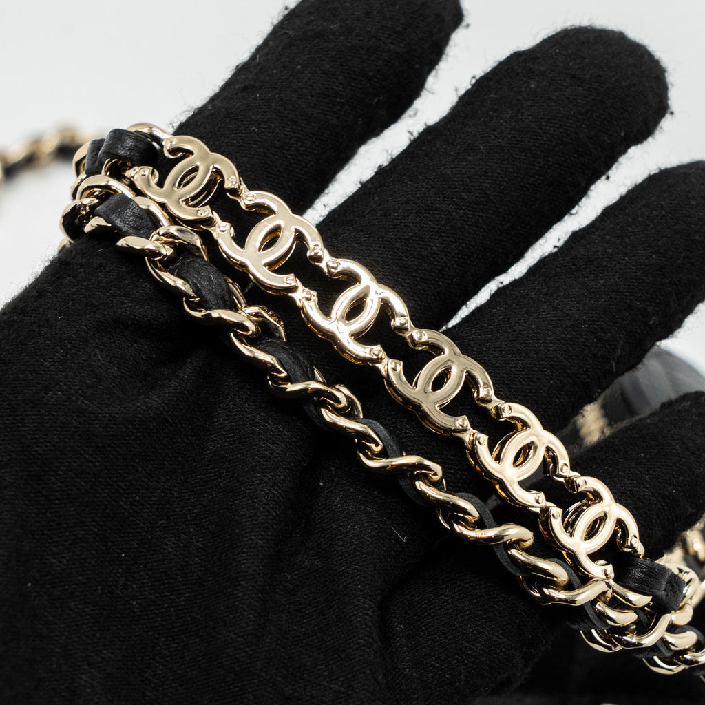 CHANEL VANITY CASE WITH DETAILED CHAIN CAVIAR BLACK LGHW