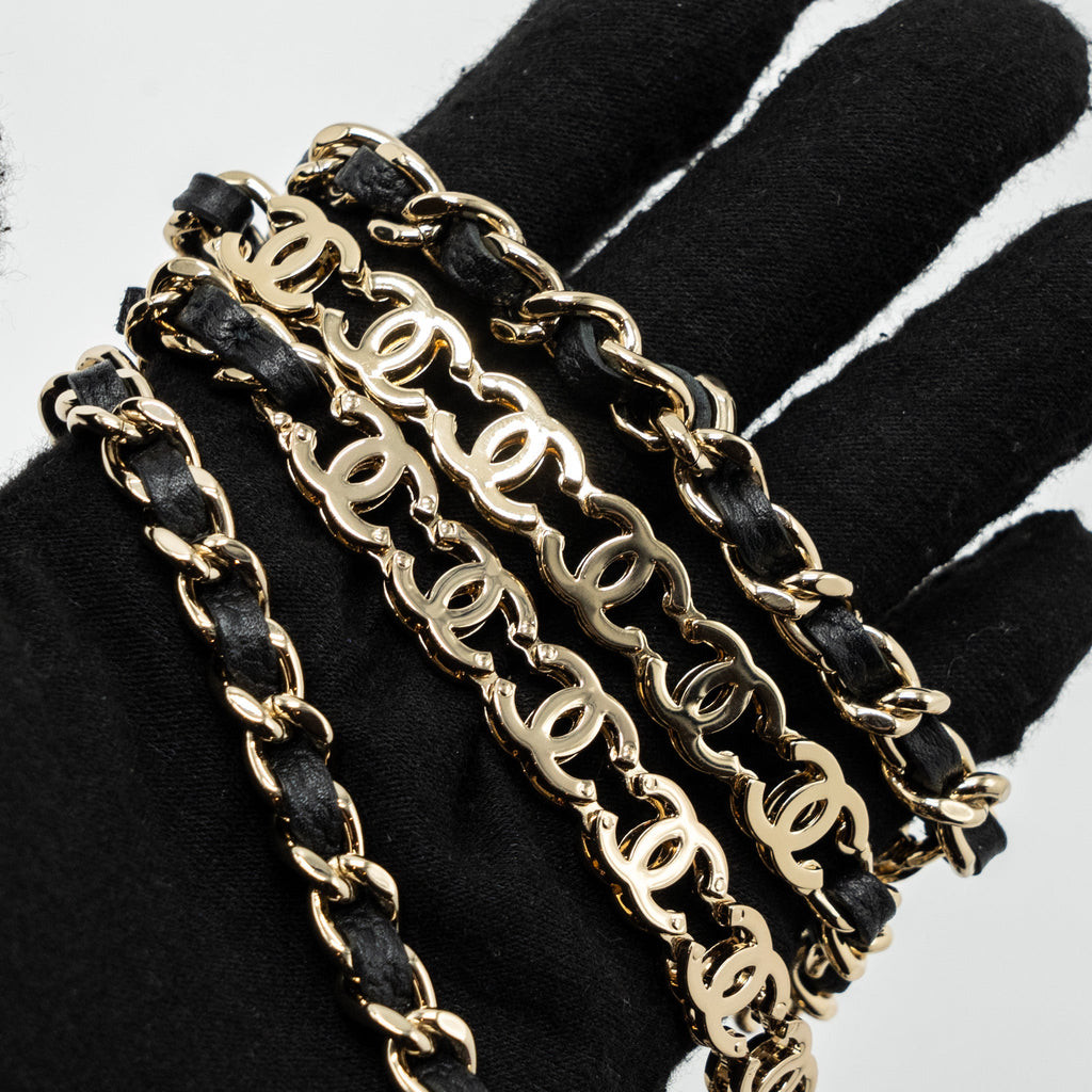 CHANEL VANITY CASE WITH DETAILED CHAIN CAVIAR BLACK LGHW