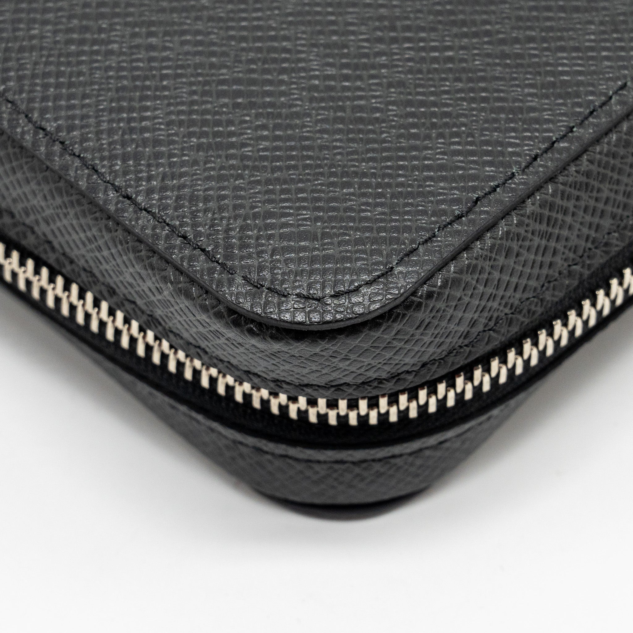 LOUIS VUITTON ZIPPY XL TAIGA ARDOISE LONG WALLET BLACK SHW