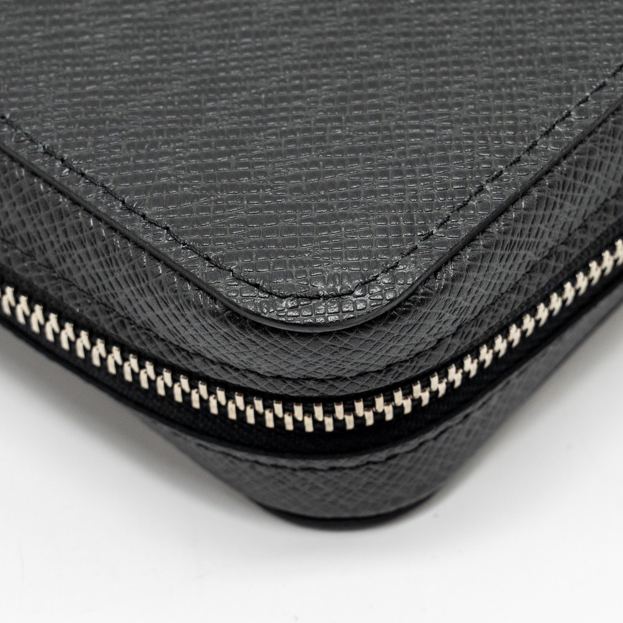 LOUIS VUITTON ZIPPY XL TAIGA ARDOISE LONG WALLET BLACK SHW