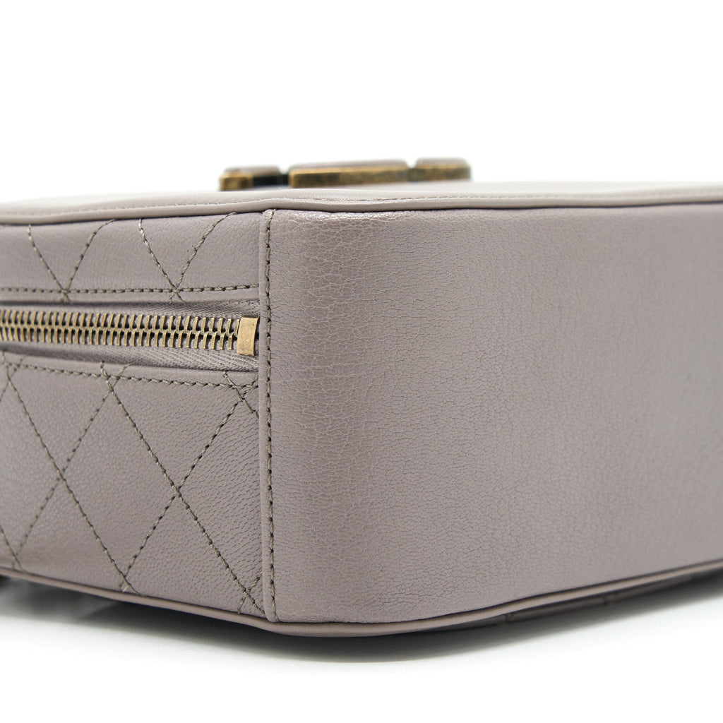 CHANEL CC LOGO VANITY WITH HANDLE AND CHAIN GREY WITH GHW