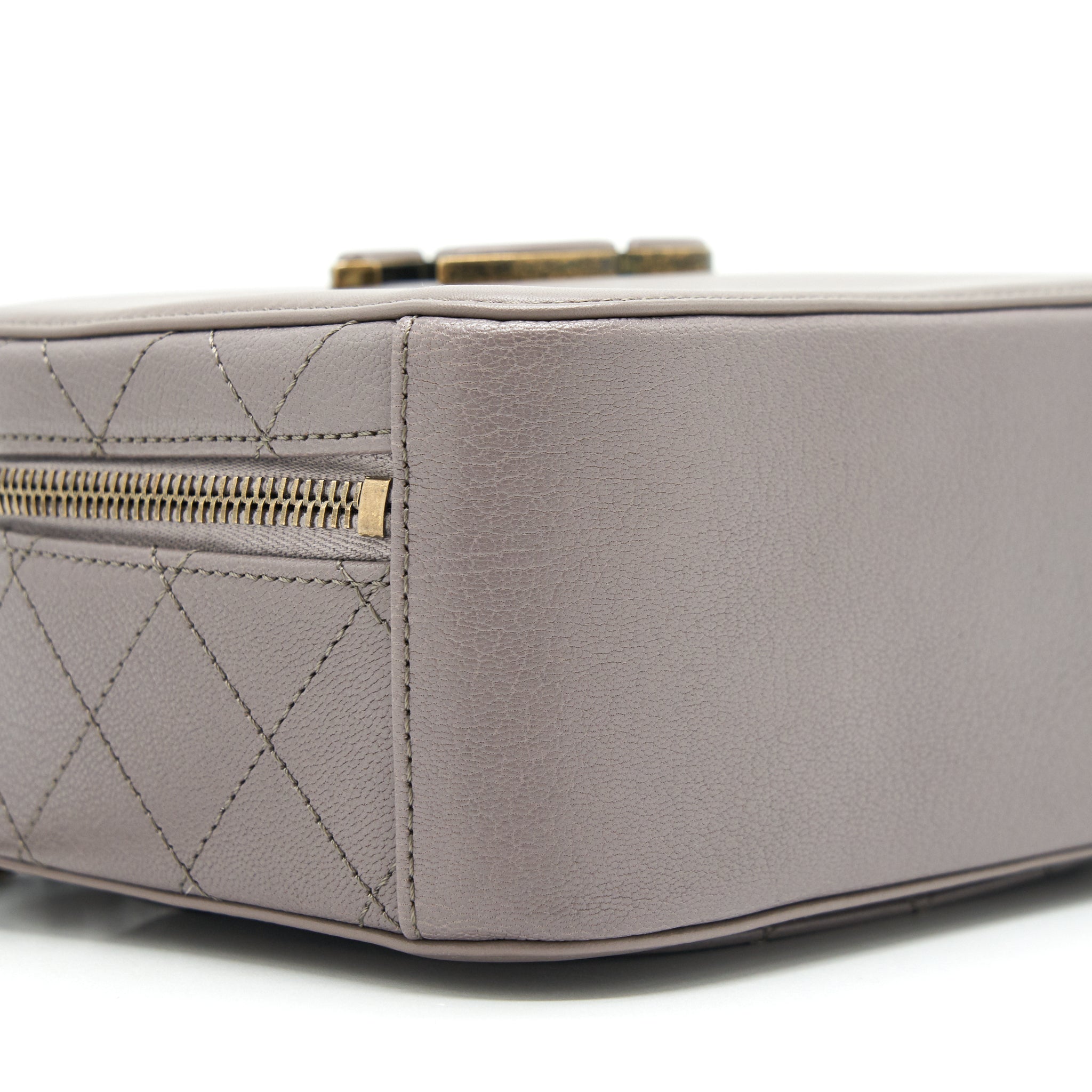 CHANEL CC LOGO VANITY WITH HANDLE AND CHAIN GREY WITH GHW