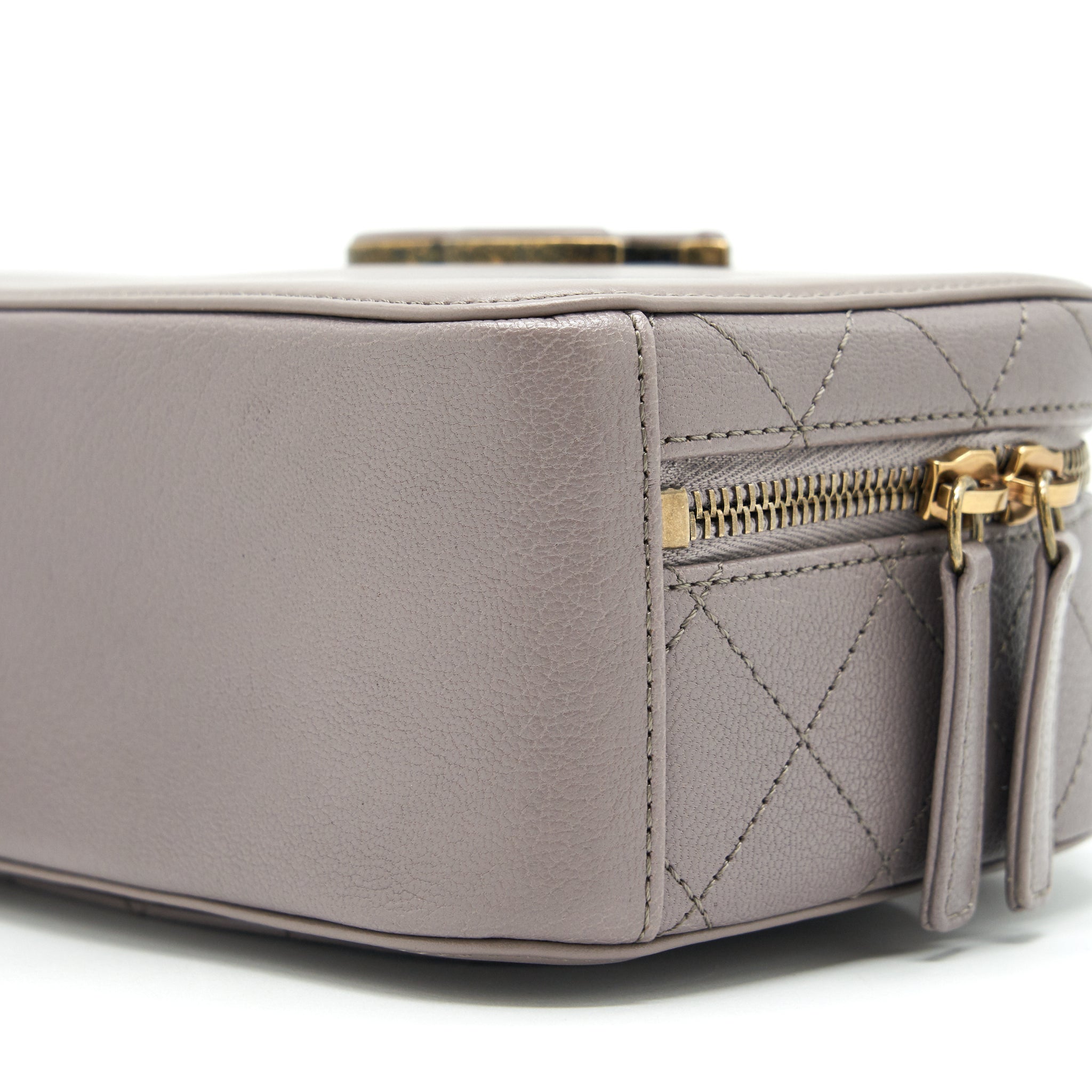 CHANEL CC LOGO VANITY WITH HANDLE AND CHAIN GREY WITH GHW
