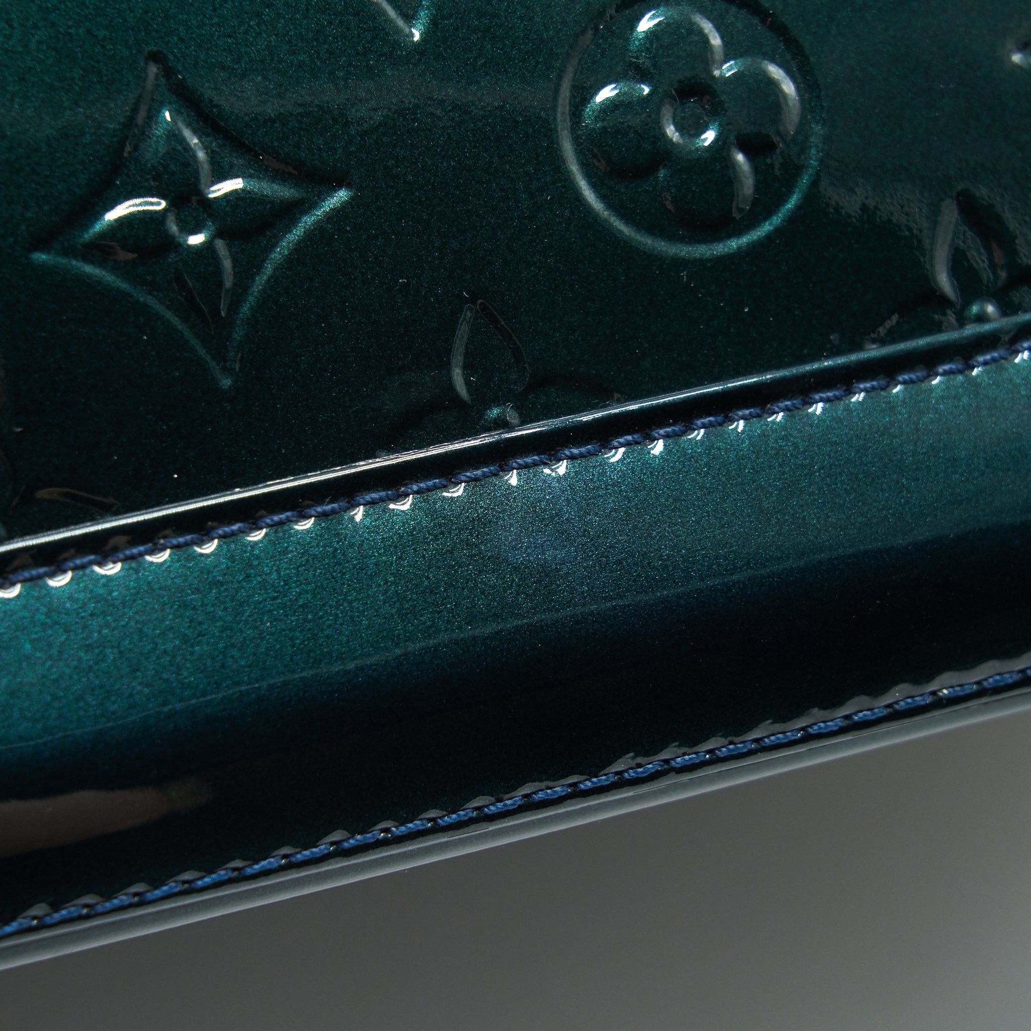 LOUIS VUITTON ALMA PM IN PATENT FORREST GREEN