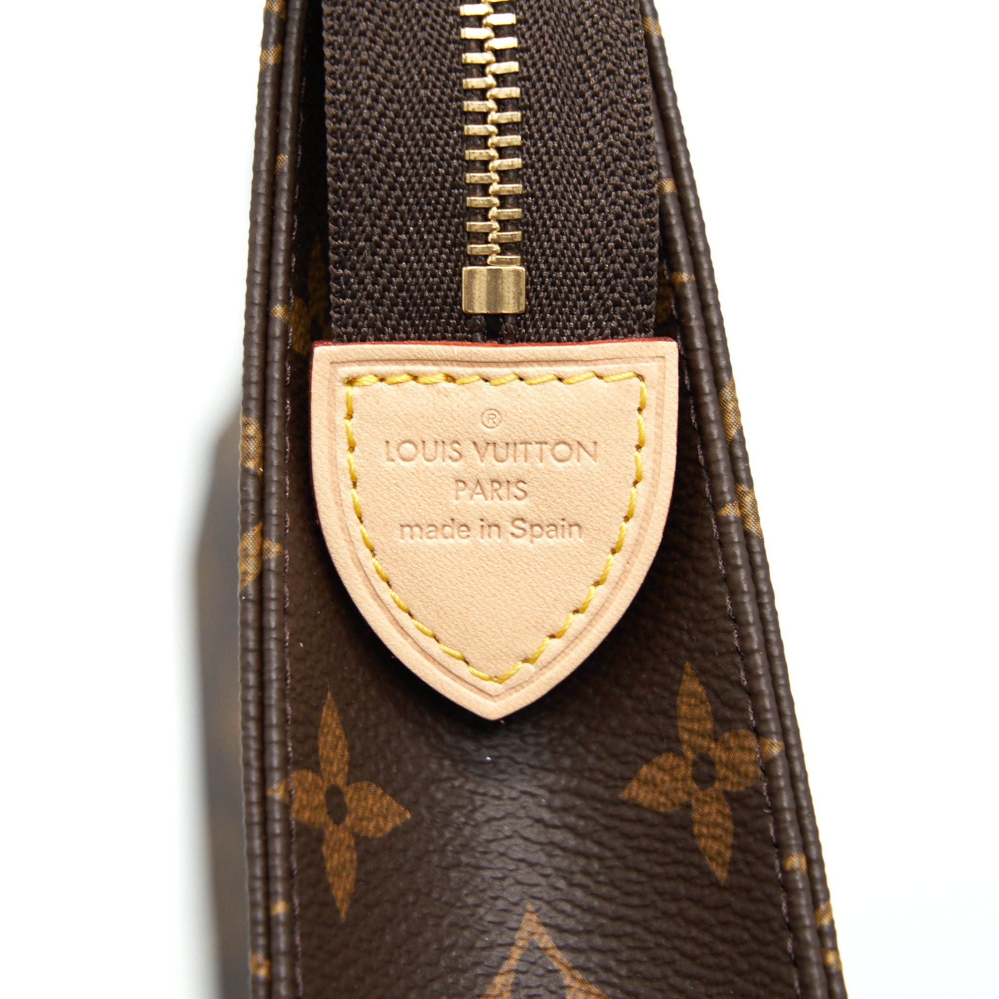 LOUIS VUITTON TOILETRY POCHETTE 26 MONOGRAM CANVAS