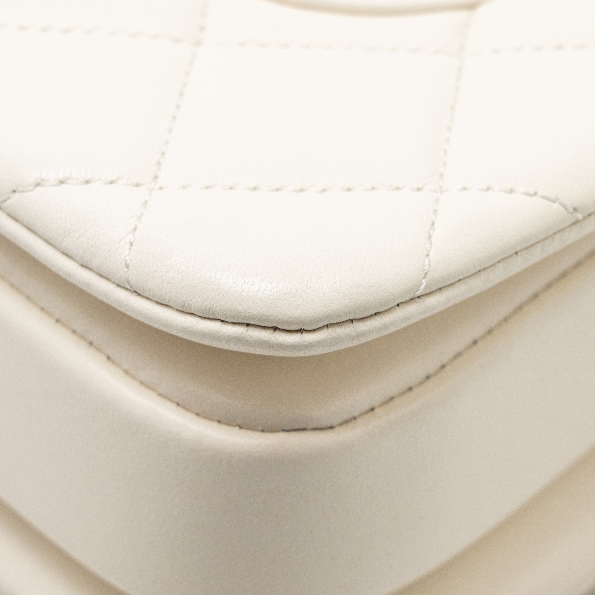 CHANEL TOP HANDLE TRENDY CC FLAP BAG LAMBSKIN WHITE RGHW (MICROCHIP)