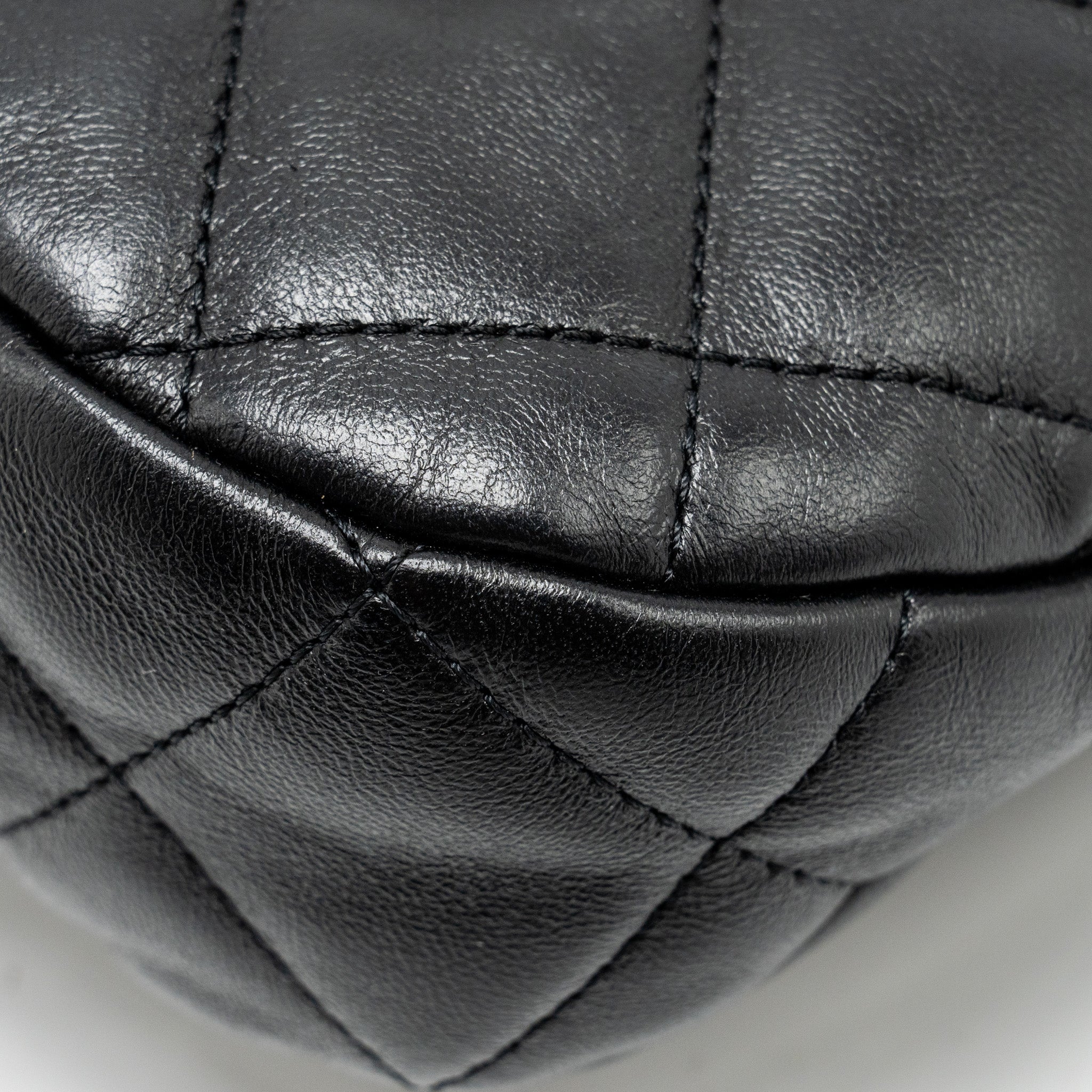 CHANEL 22K HOBO SHOULDER BAG LAMBSKIN BLACK GHW (MICROCHIP)