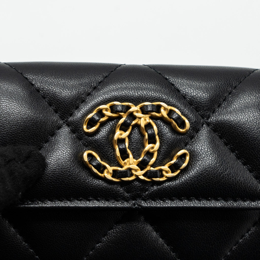 CHANEL 19 FLAP CARD HOLDER LAMBSKIN BLACK GHW (MICROCHIP)
