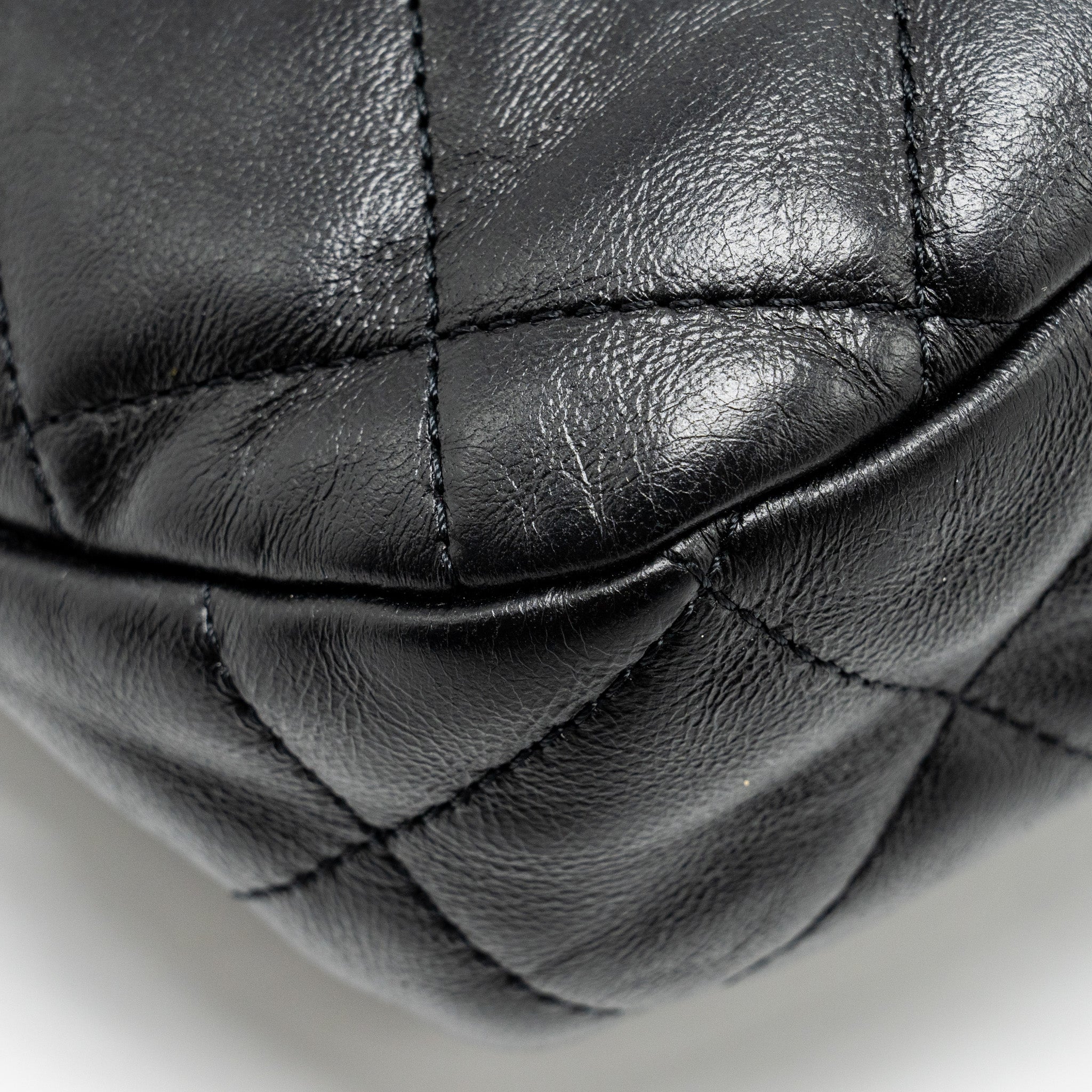 CHANEL 22K HOBO SHOULDER BAG LAMBSKIN BLACK GHW (MICROCHIP)