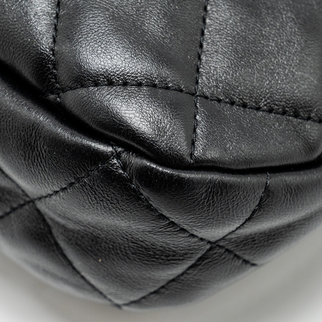 CHANEL 22K HOBO SHOULDER BAG LAMBSKIN BLACK GHW (MICROCHIP)