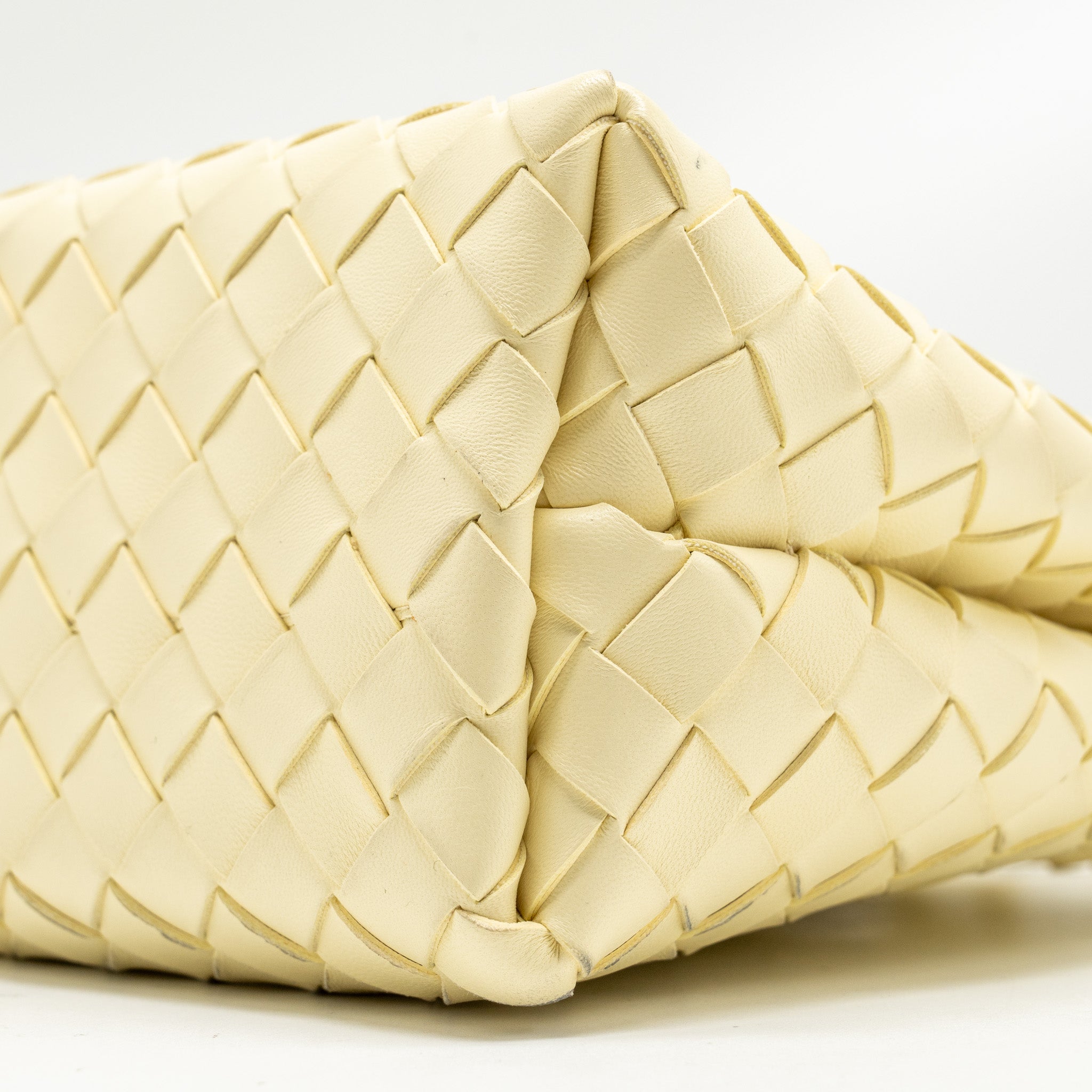 BOTTEGA VENETA SMALL ANDIAMO BAG LAMBSKIN LIGHT YELLOW GHW