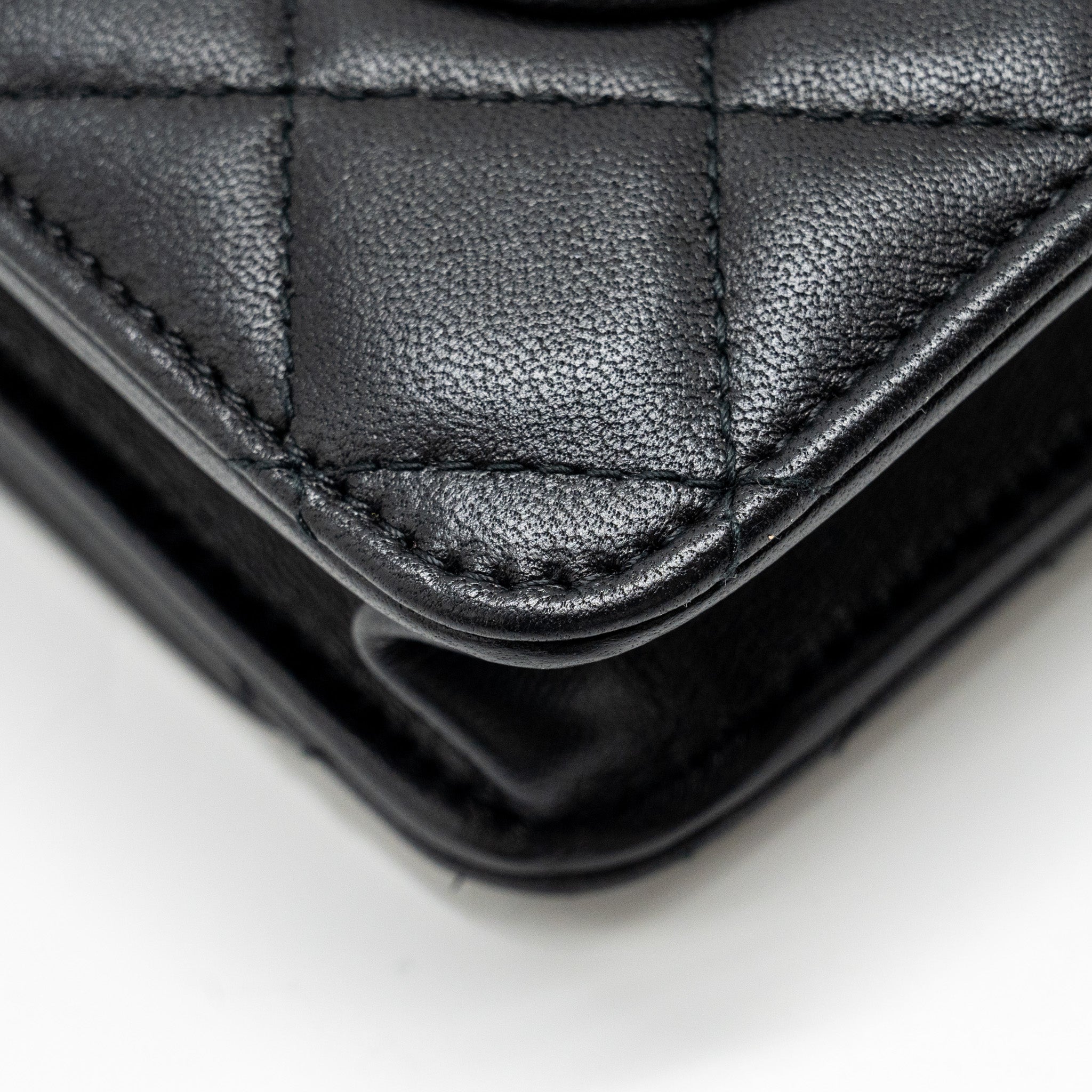 CHANEL WALLET ON CHAIN WITH PEARL CHAIN LAMBSKIN BLACK LGHW (MICROCHIP)