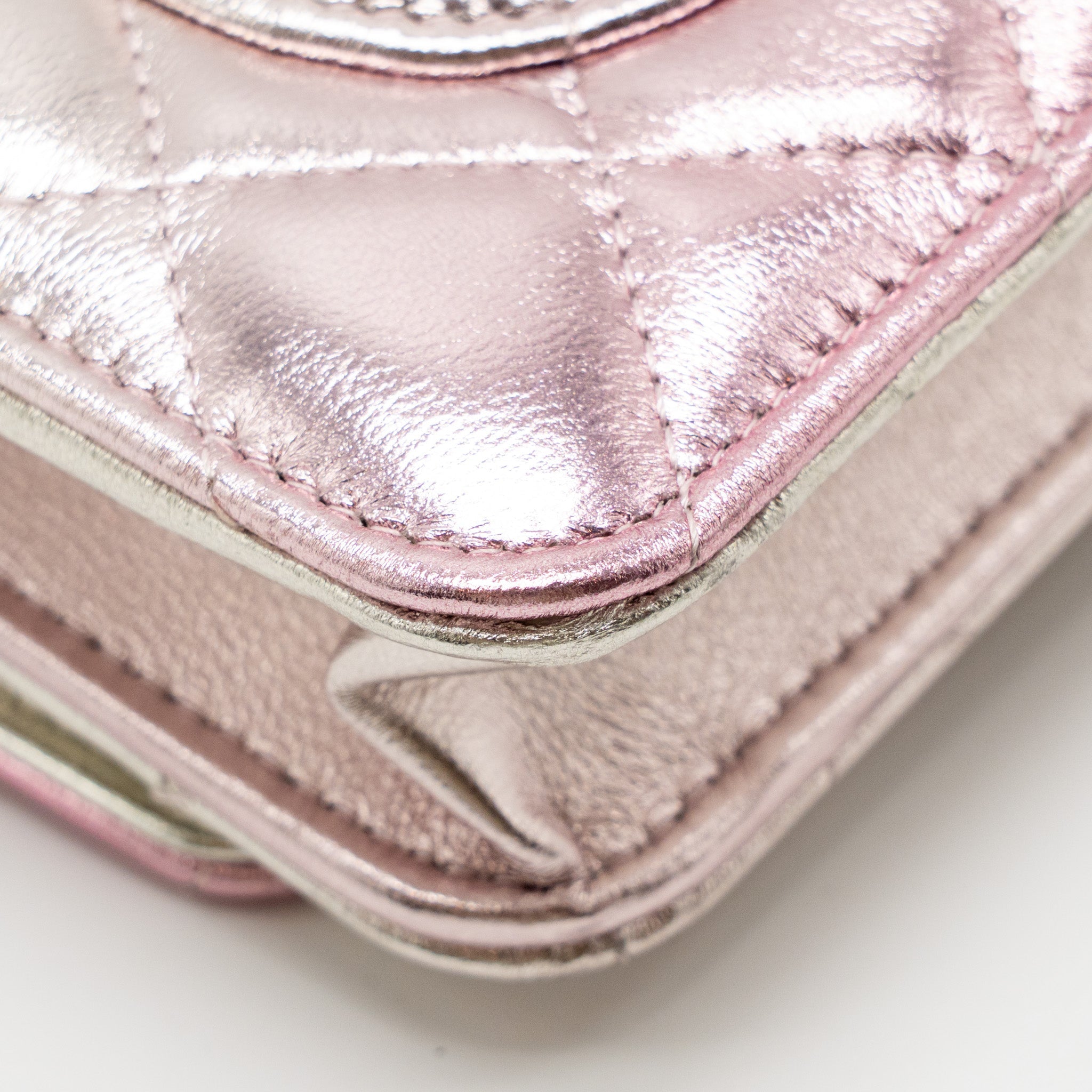 CHANEL 21K WALLET ON CHAIN IRIDESCENT LAMBSKIN LGHW (MICROCHIP)