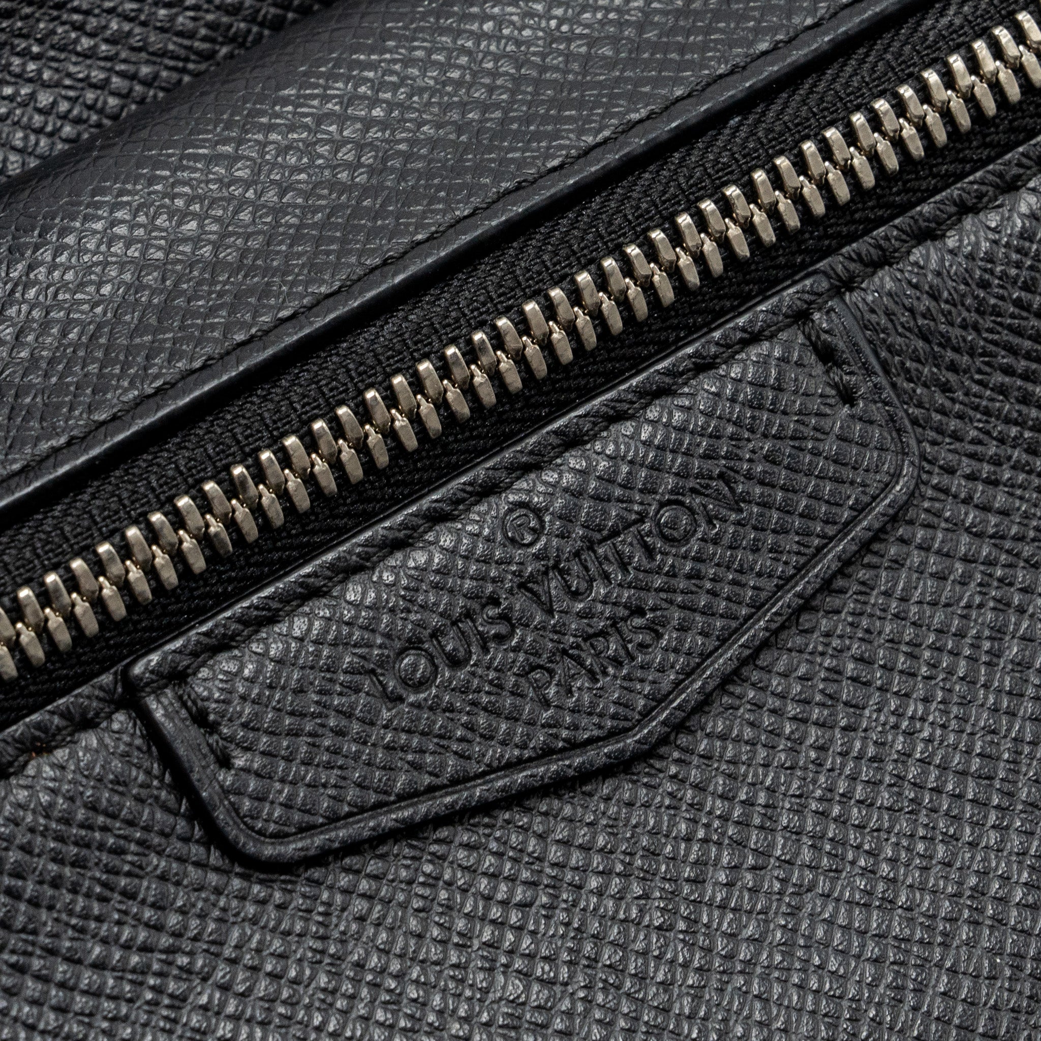 LOUIS VUITTON TAIGA BUM BAG OUTDOOR LEATHER BLACK SHW