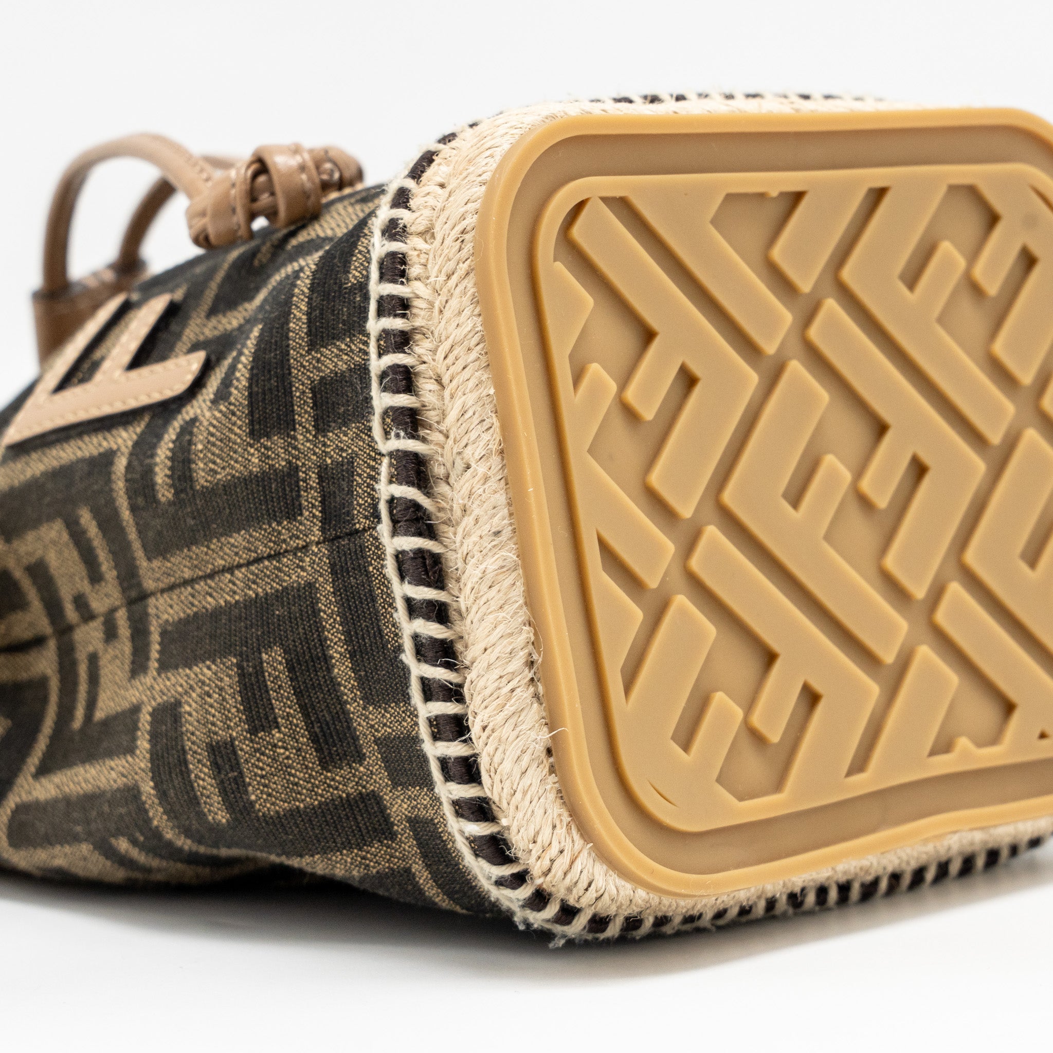 FENDI MINI MON TRESOR BUCKET BAG FF JACQUARD RAFFIA/FABRIC/CALFSKIN BROWN GHW