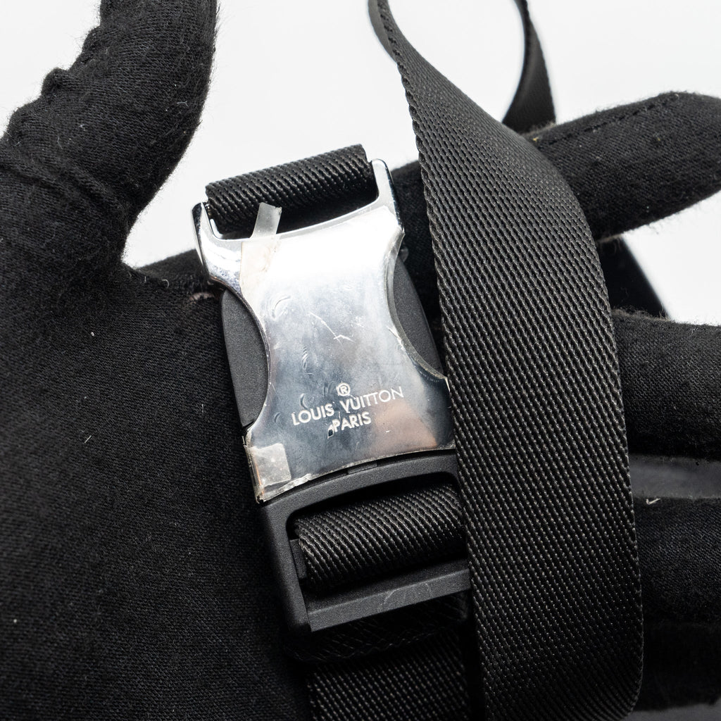 LOUIS VUITTON TAIGA BUM BAG OUTDOOR LEATHER BLACK SHW