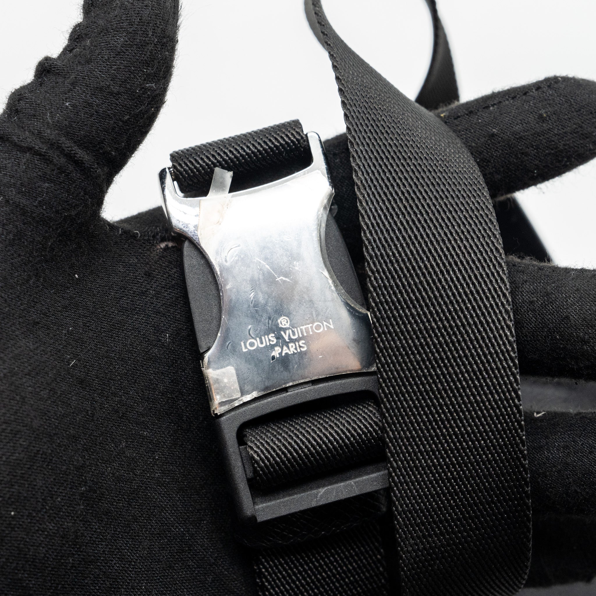 LOUIS VUITTON TAIGA BUM BAG OUTDOOR LEATHER BLACK SHW