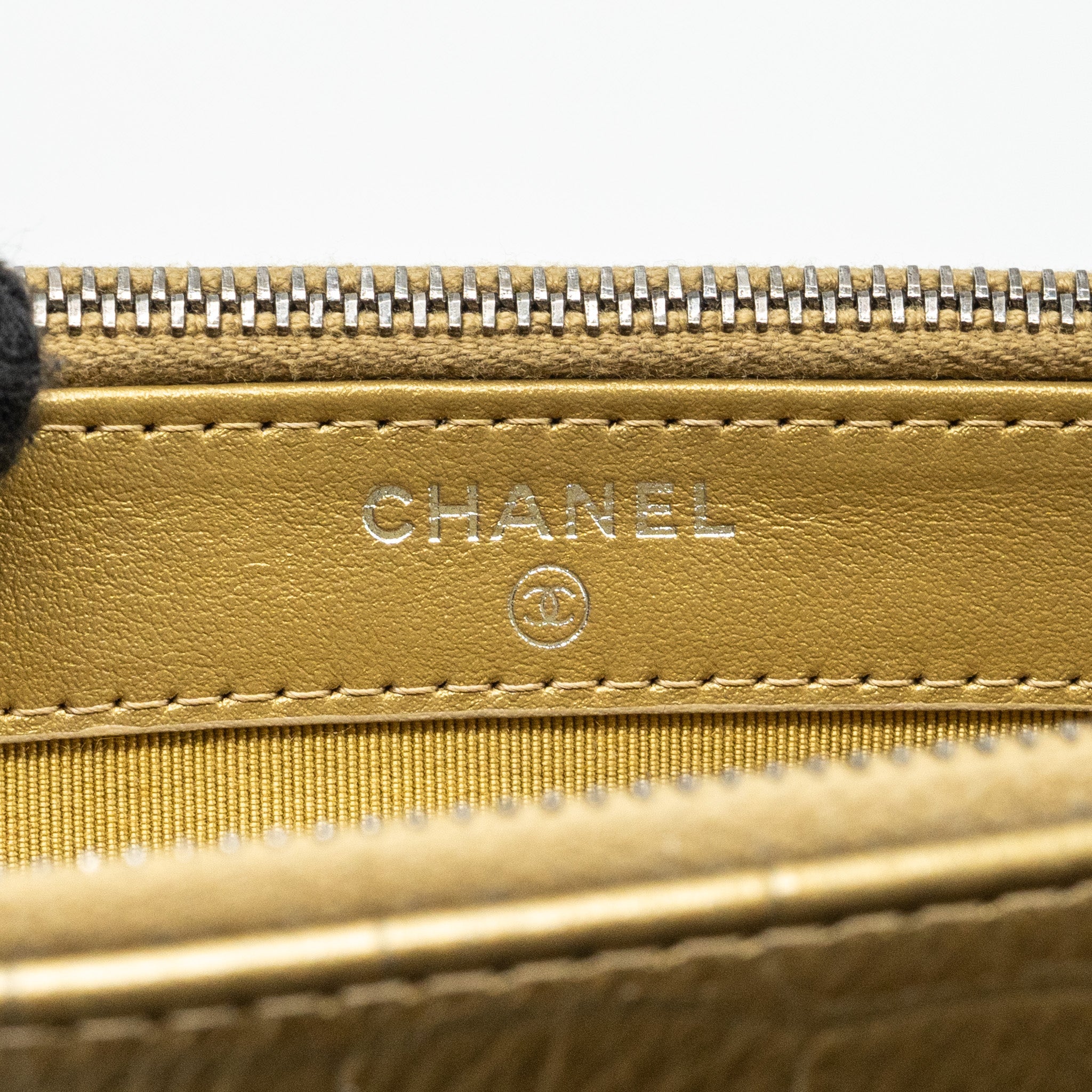 CHANEL GABRIELLE DOUBLE ZIP CLUTCH ON CHAIN CROCODILE-EMBOSSED CALFSKIN GOLD MULTICOLOUR HARDWARE