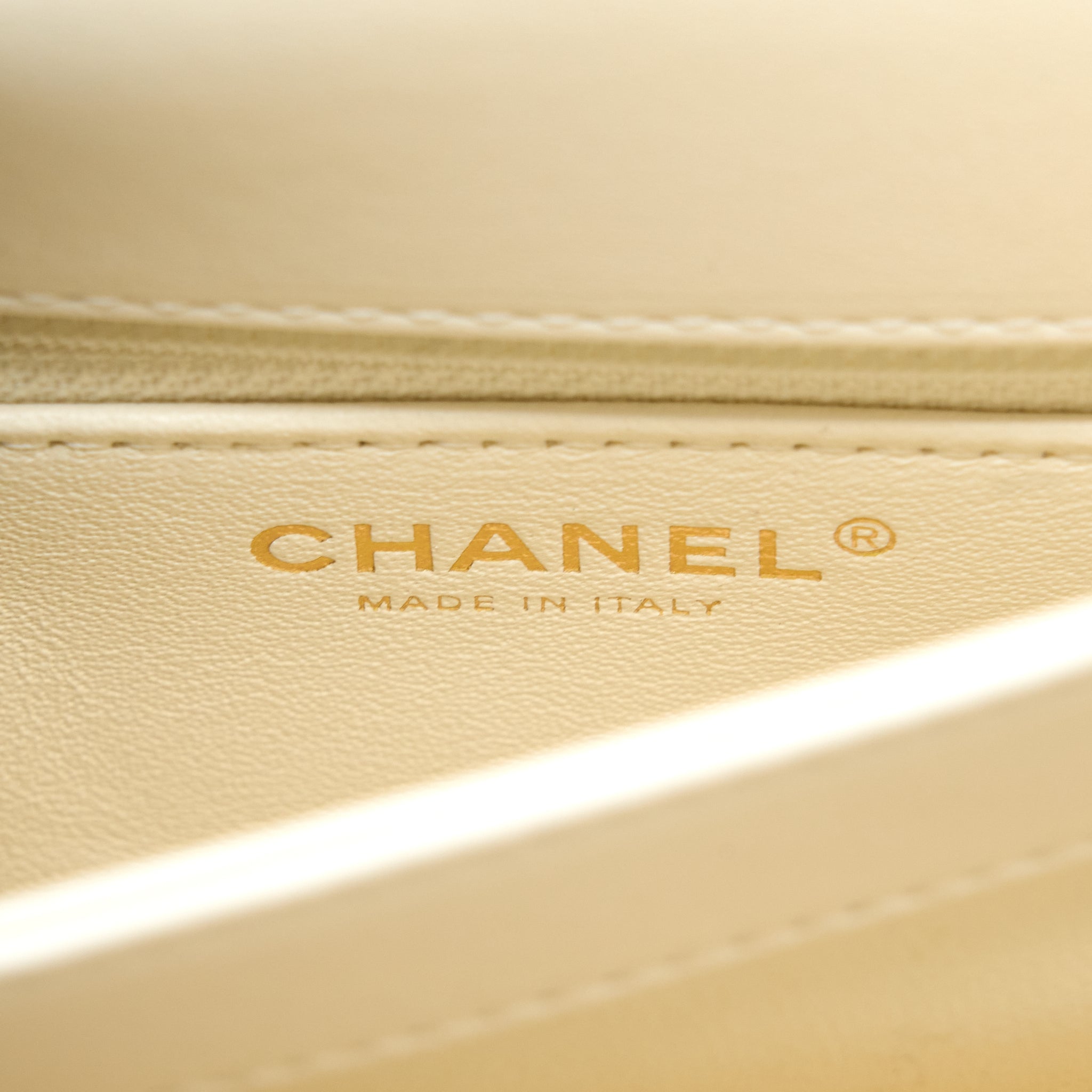 CHANEL SMALL TRENDY CC LAMBSKIN WHITE RGHW (MICROCHIP)