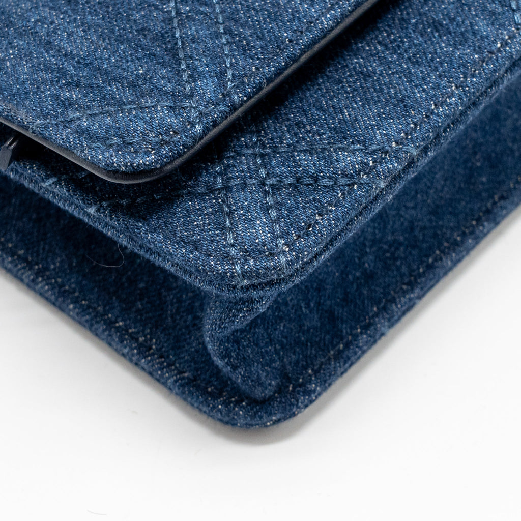 CHANEL 19 WALLET ON CHAIN DENIM DARK BLUE MULTICOLOUR HARDWARE (MICROCHIP)