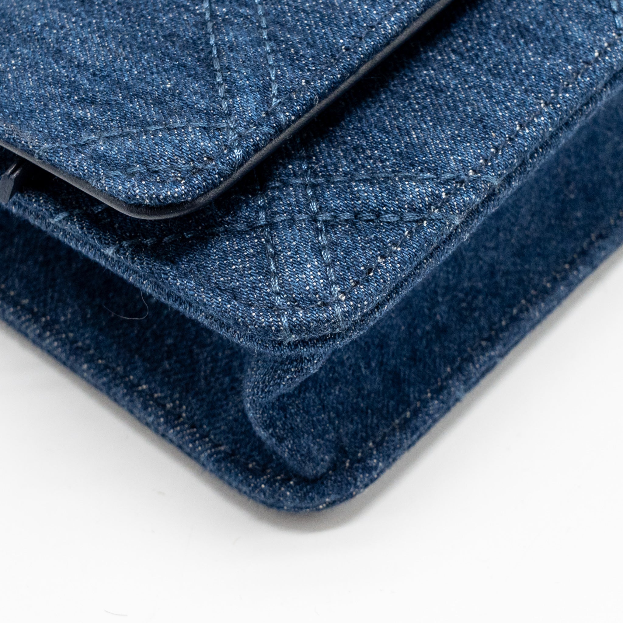 CHANEL 19 WALLET ON CHAIN DENIM DARK BLUE MULTICOLOUR HARDWARE (MICROCHIP)