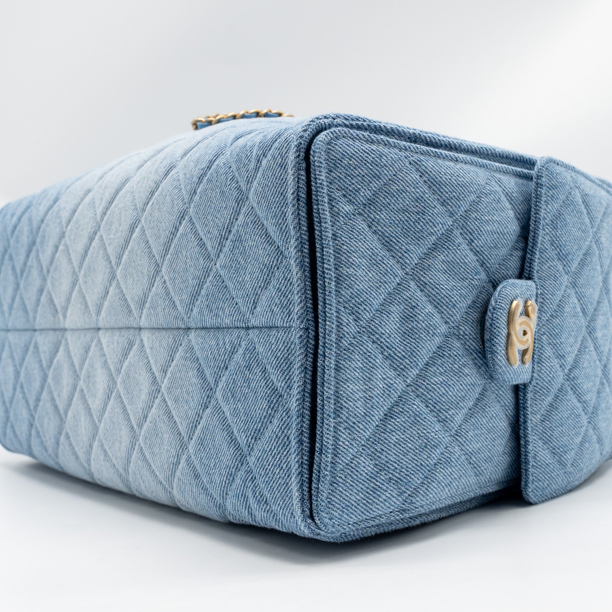 CHANEL 25 MEDIUM HANDBAG WASHED DENIM BLUE GHW (MICROCHIP)