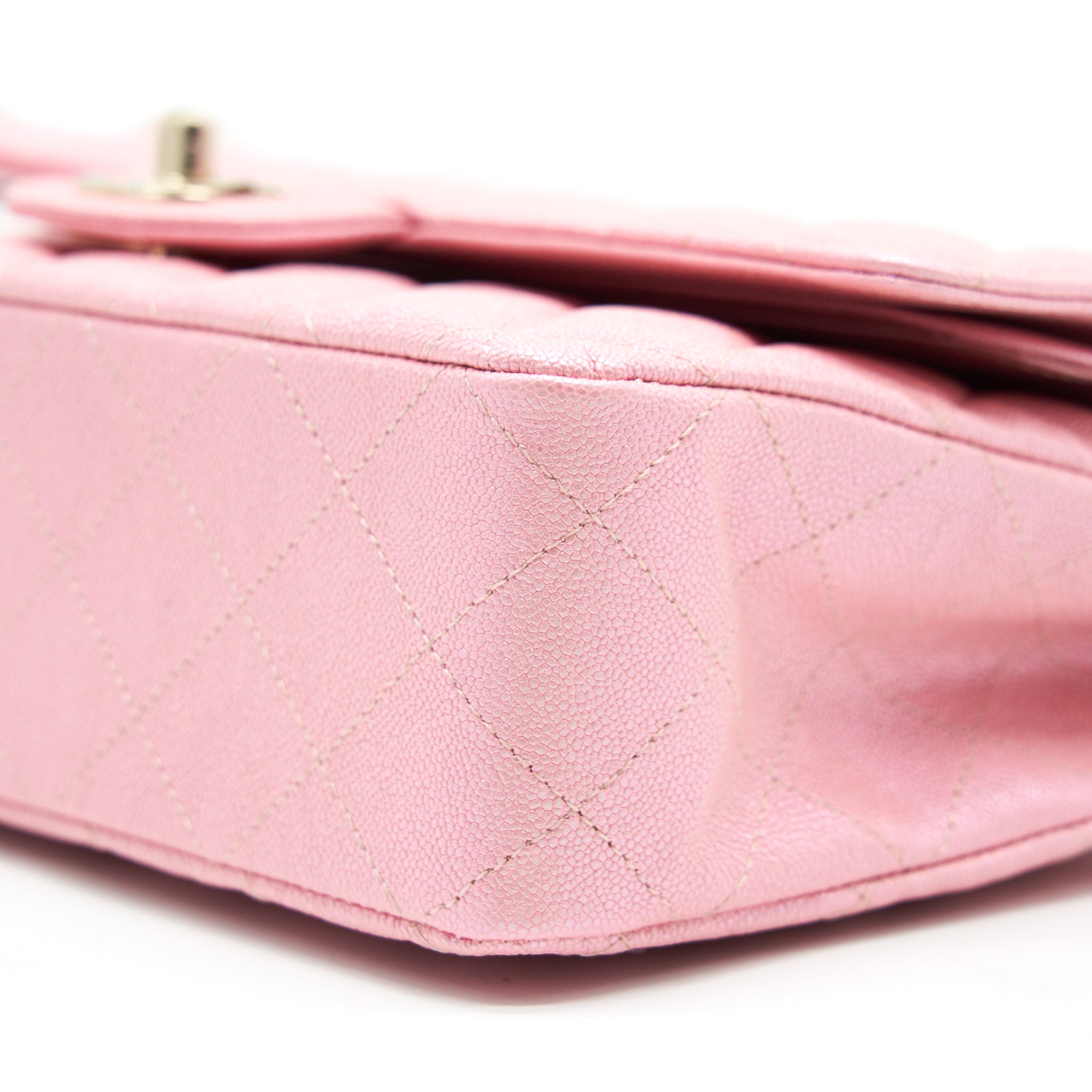 CHANEL IRIDESCENT PEARLY PINK MEDIUM CLASSIC DOUBLE FLAP BAG CAVIAR WITH LGHW