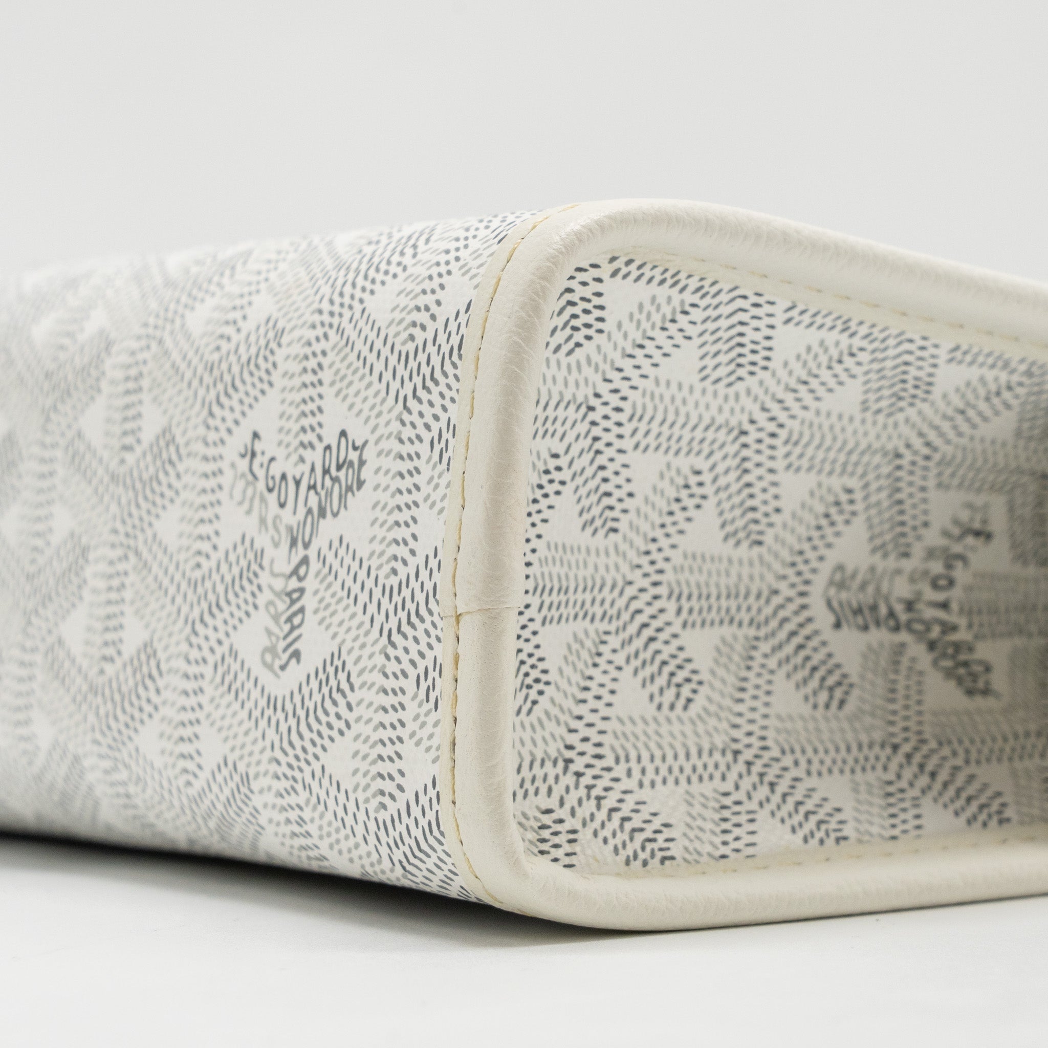 GOYARD JOUVENCE MM TOILETRY BAG GOYARDINE CANVAS WHITE SHW
