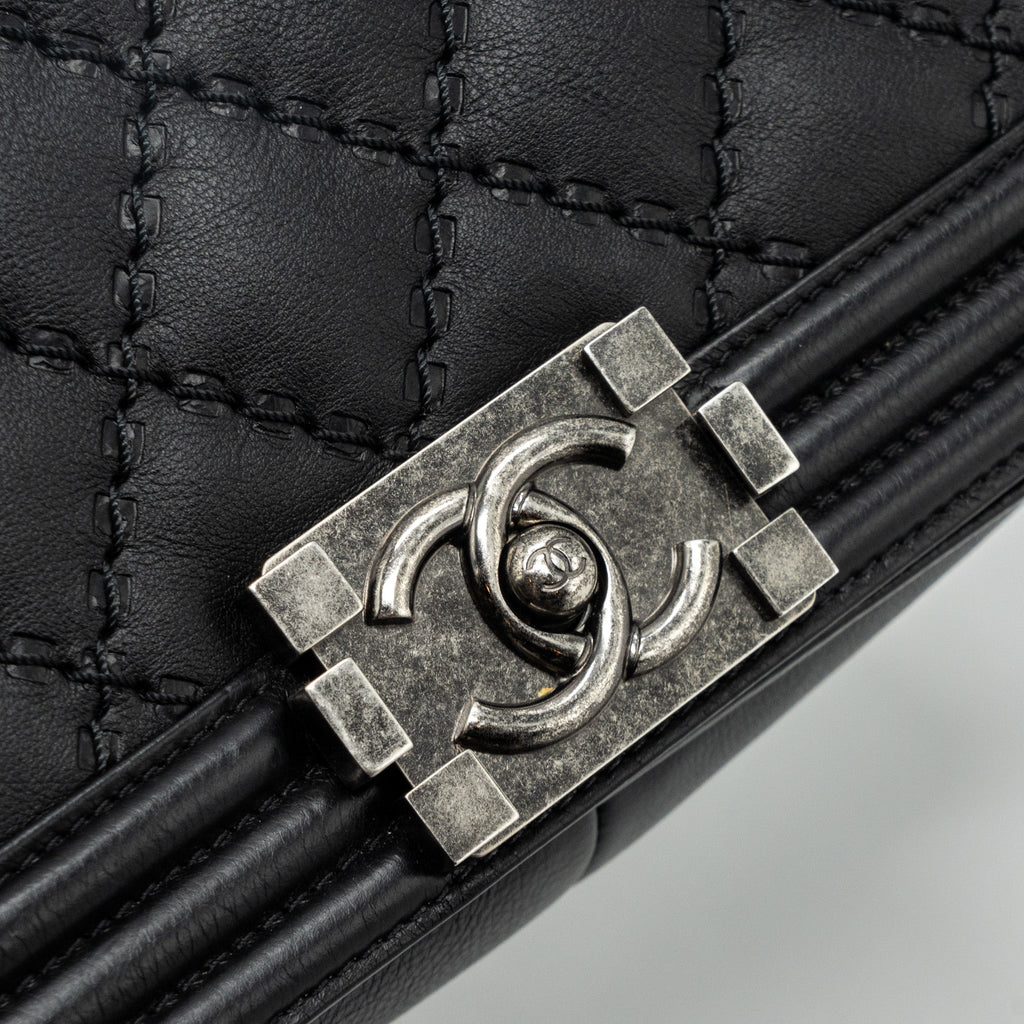 CHANEL MEDIUM BOY BAG CALFSKIN BLACK RUTHENIUM HARDWARE