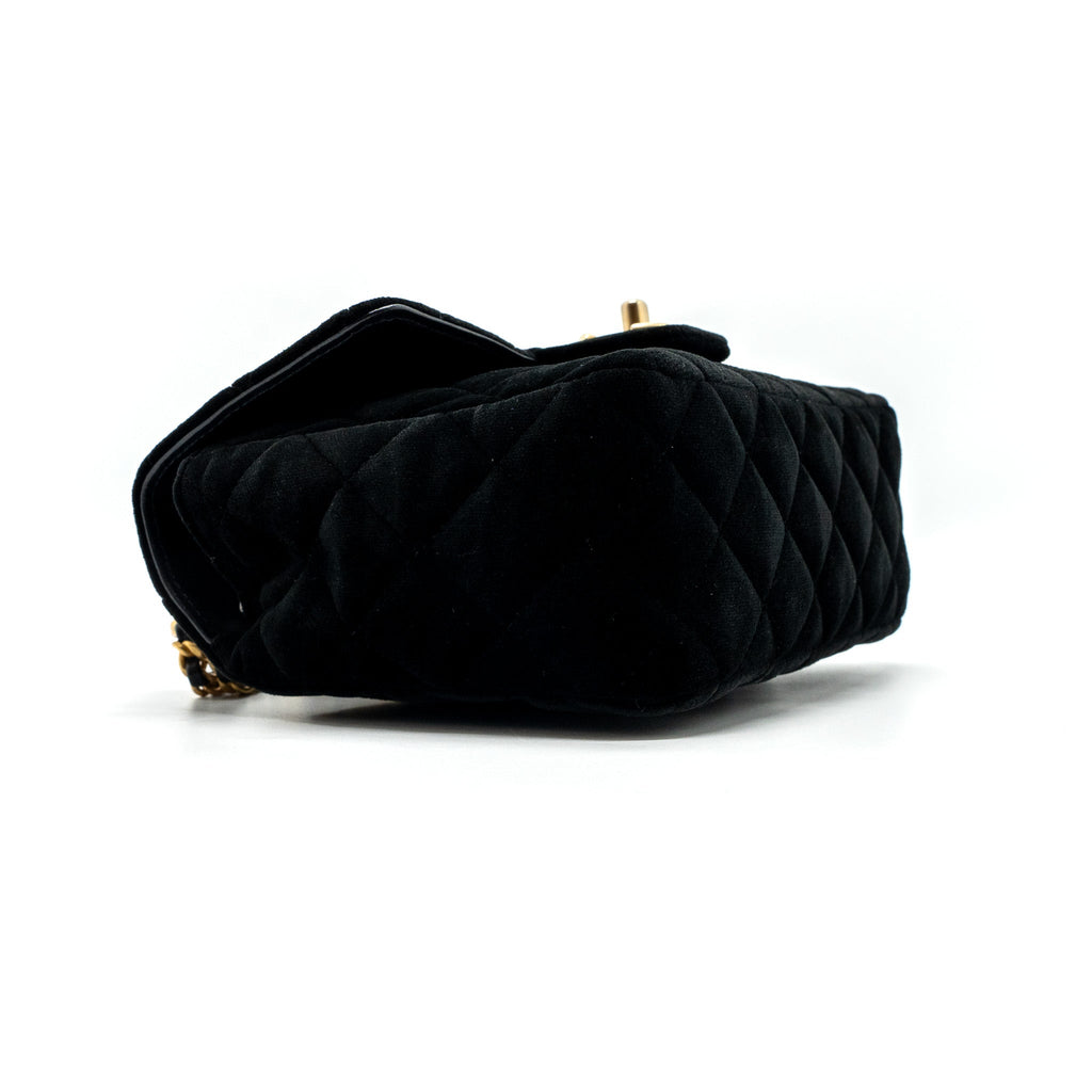 CHANEL 22B CHANEL ON CHAINS SQUARE FLAP BAG VELVET BLACK GHW (MICROCHIP)