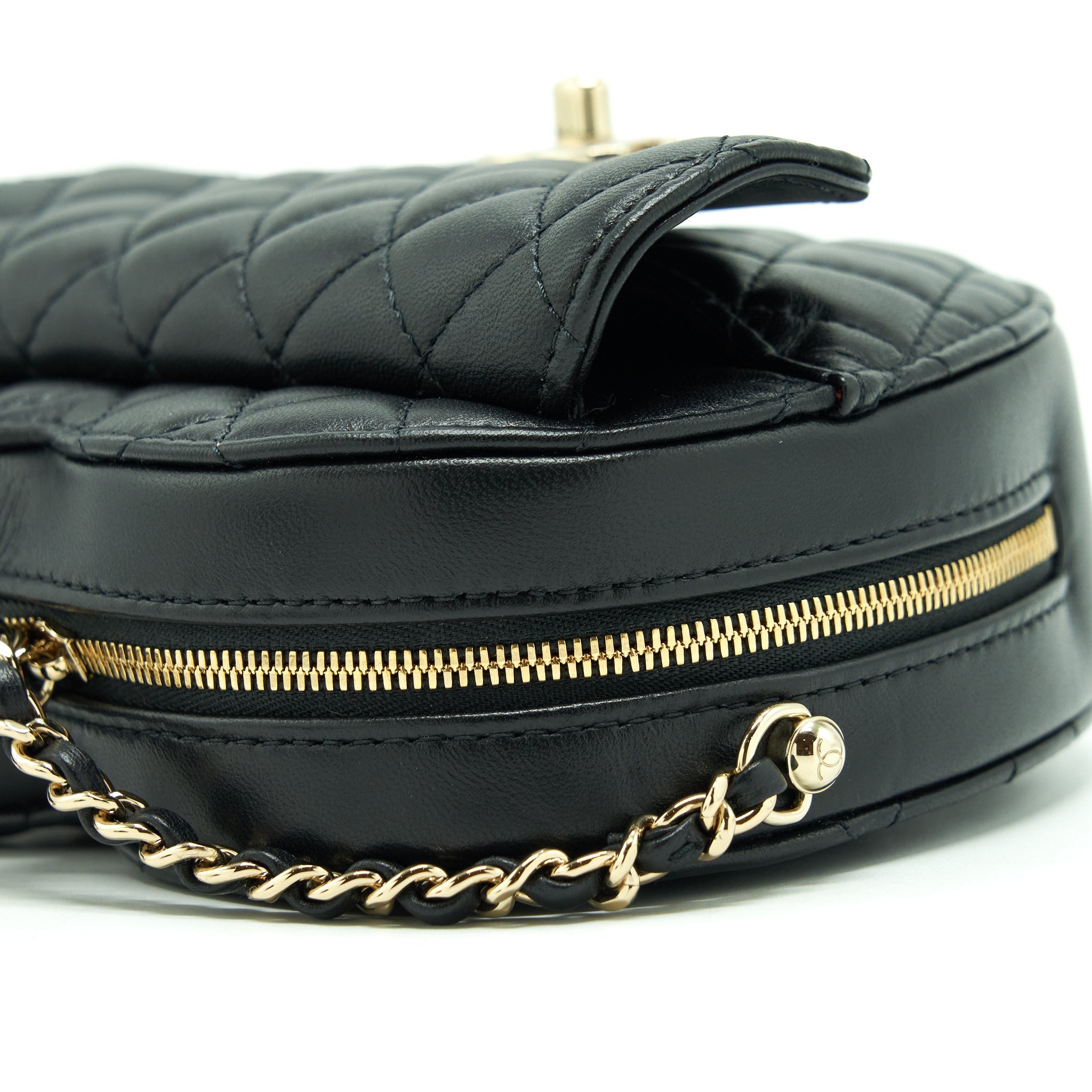 CHANEL 22S HEART BAG LAMBSKIN BLACK LGHW (MICROCHIP)