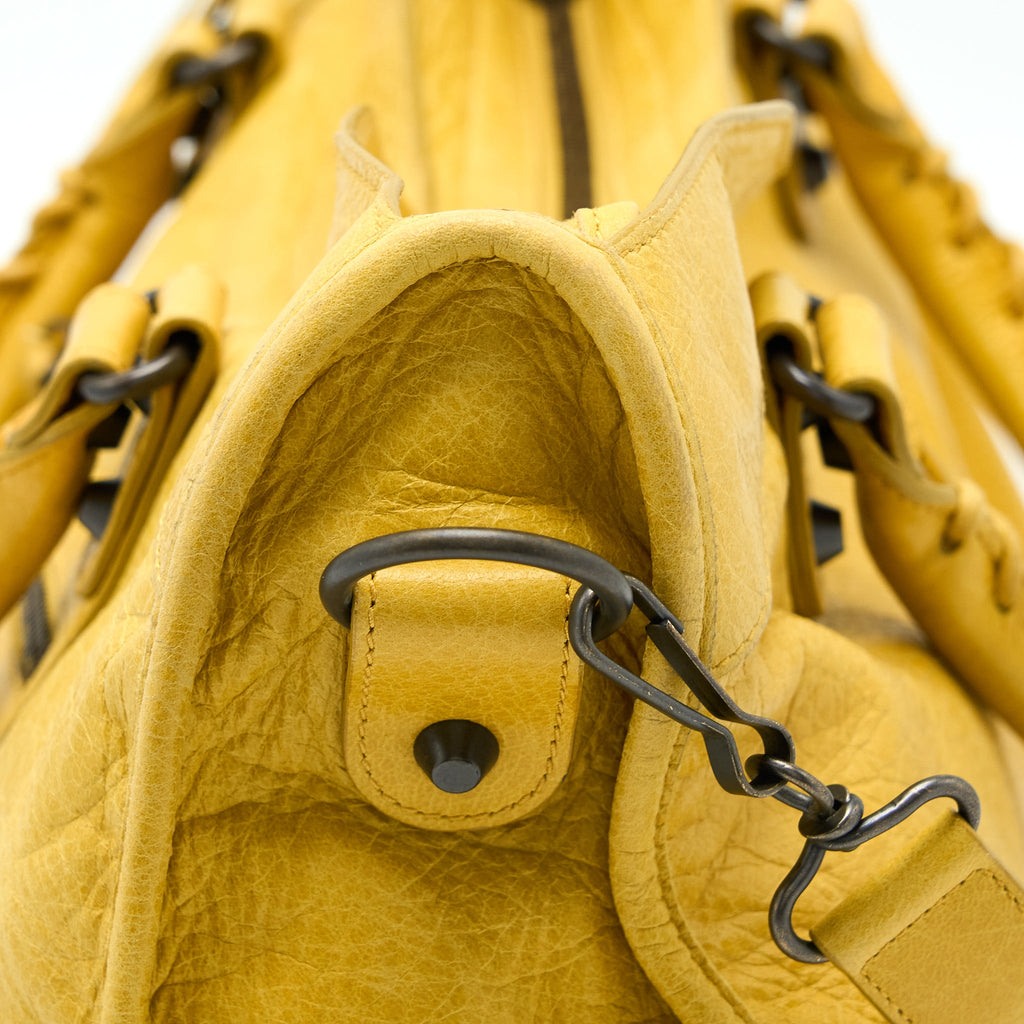 BALENCIAGA CLASSIC CITY BAG LAMBSKIN YELLOW WITH BLACK HARDWARE