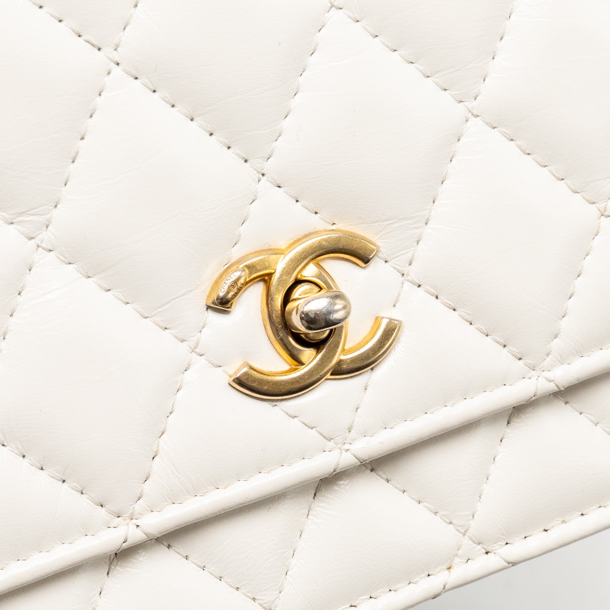 CHANEL TOP HANDLE WALLET WITH CHAIN CALFSKIN WHITE GHW (MICROCHIP)