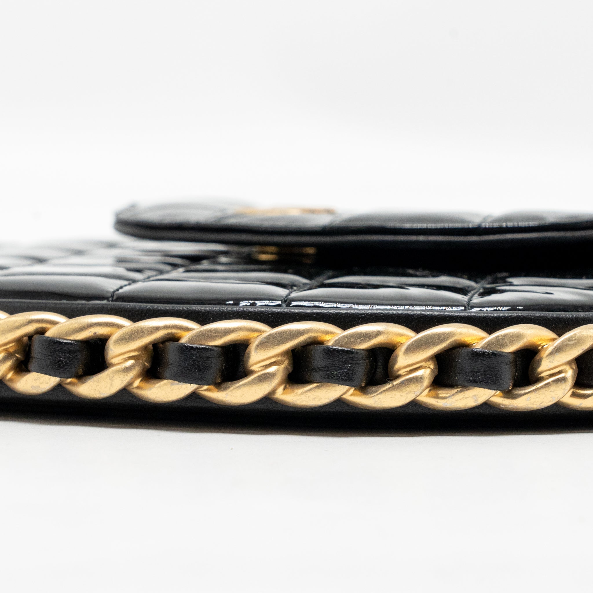 CHANEL ROUND CLUTCH PATENT LEATHER BLACK GHW (MICROCHIP)
