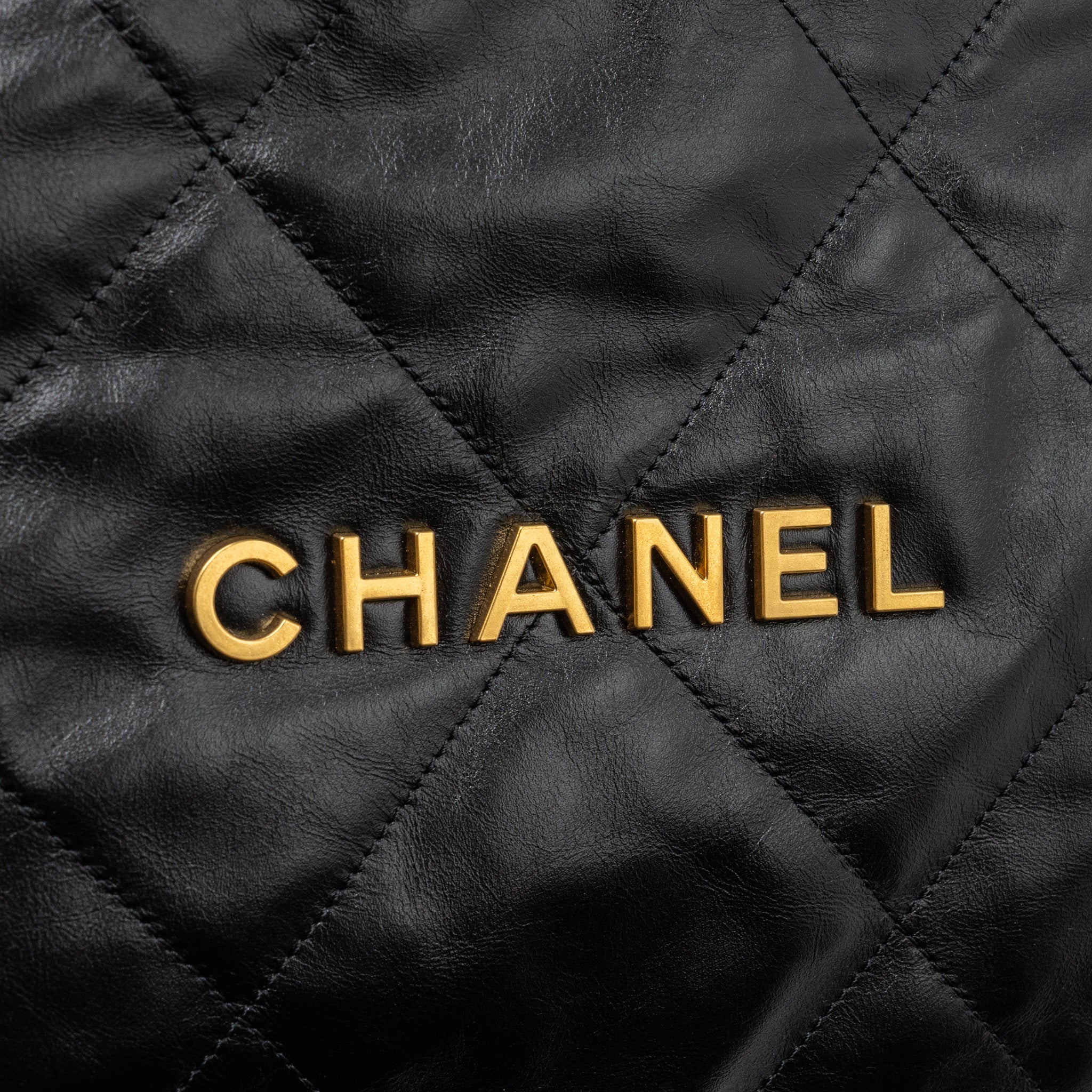 CHANEL MEDIUM 22 BAG GOLD LETTER SHINY CALFSKIN BLACK GHW(MICROCHIP)