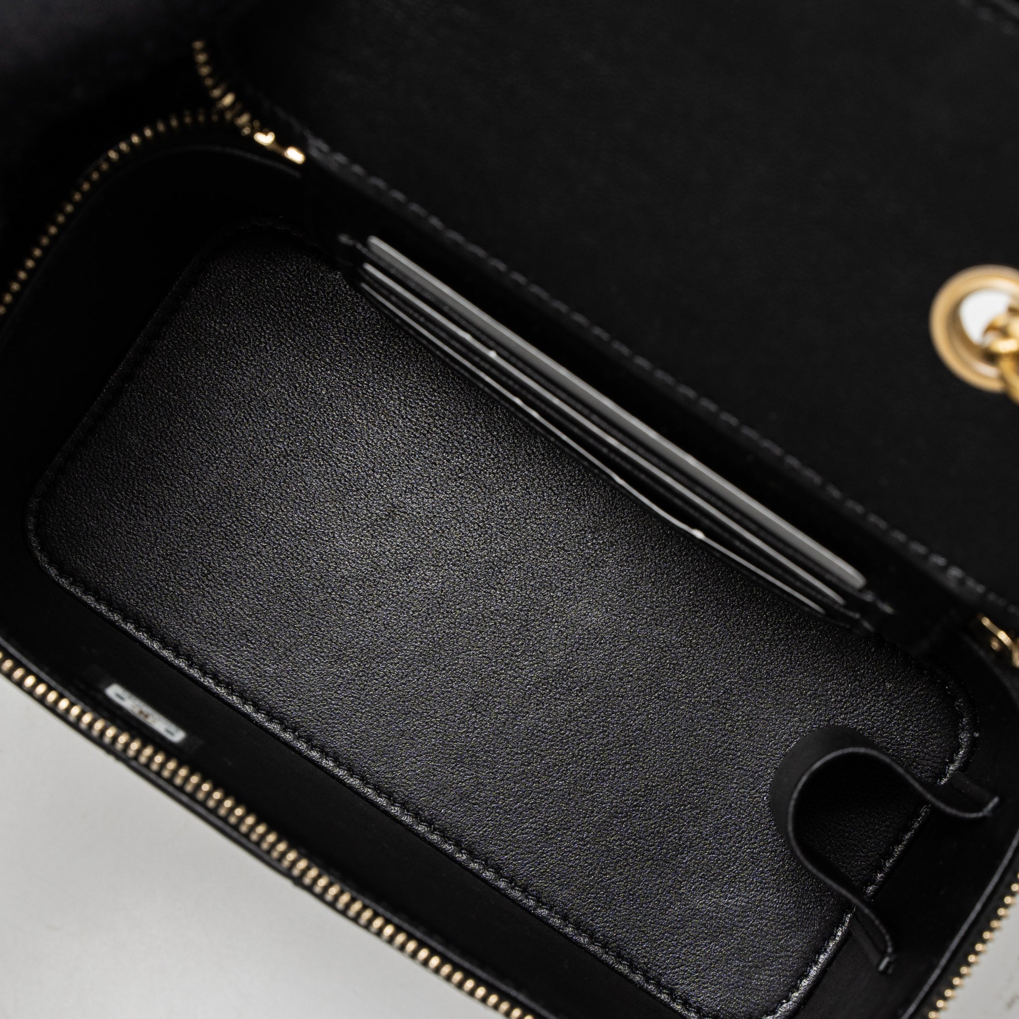 CHANEL 22K GOLD PILLAR ADJUSTABLE CHAIN LONG VANITY LAMBSKIN BLACK BRUSHED GHW(MICROCHIP)