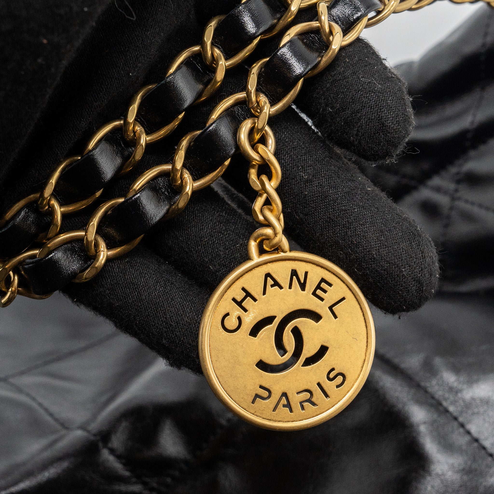CHANEL MEDIUM 22 BAG GOLD LETTER SHINY CALFSKIN BLACK GHW(MICROCHIP)