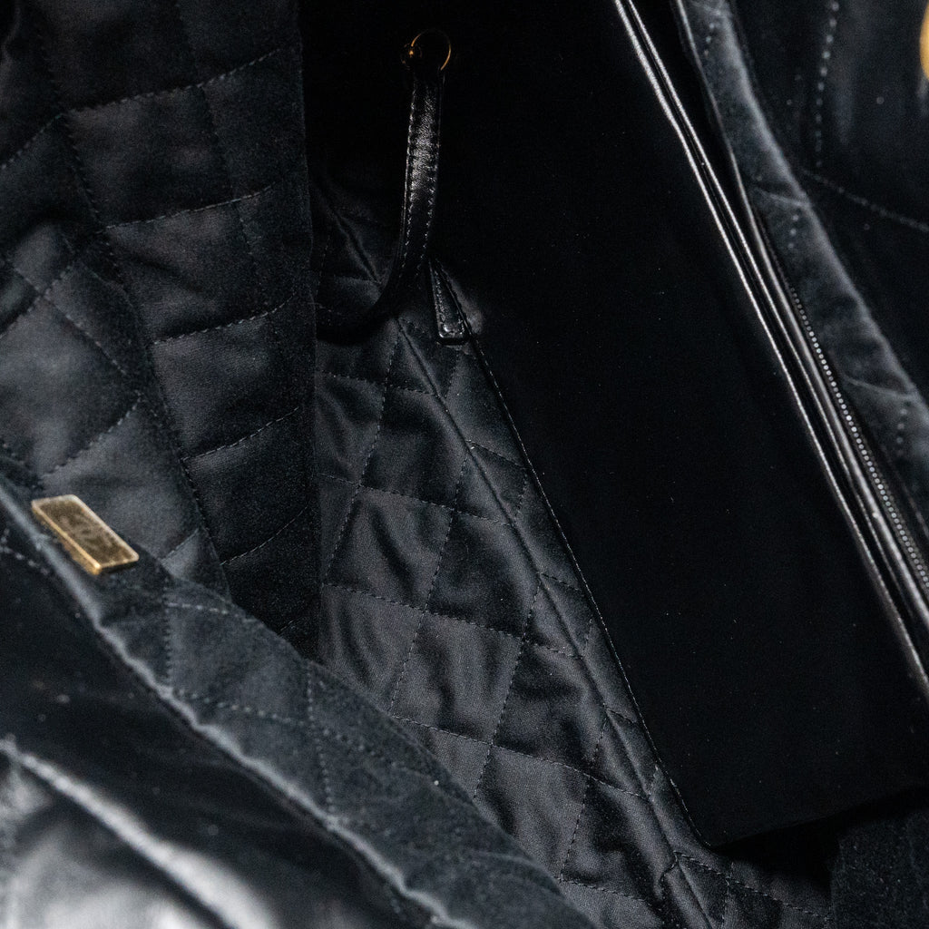 CHANEL MEDIUM 22 BAG GOLD LETTER SHINY CALFSKIN BLACK GHW(MICROCHIP)