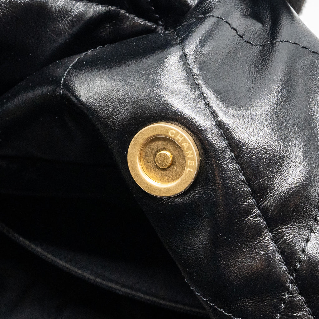 CHANEL MEDIUM 22 BAG GOLD LETTER SHINY CALFSKIN BLACK GHW(MICROCHIP)