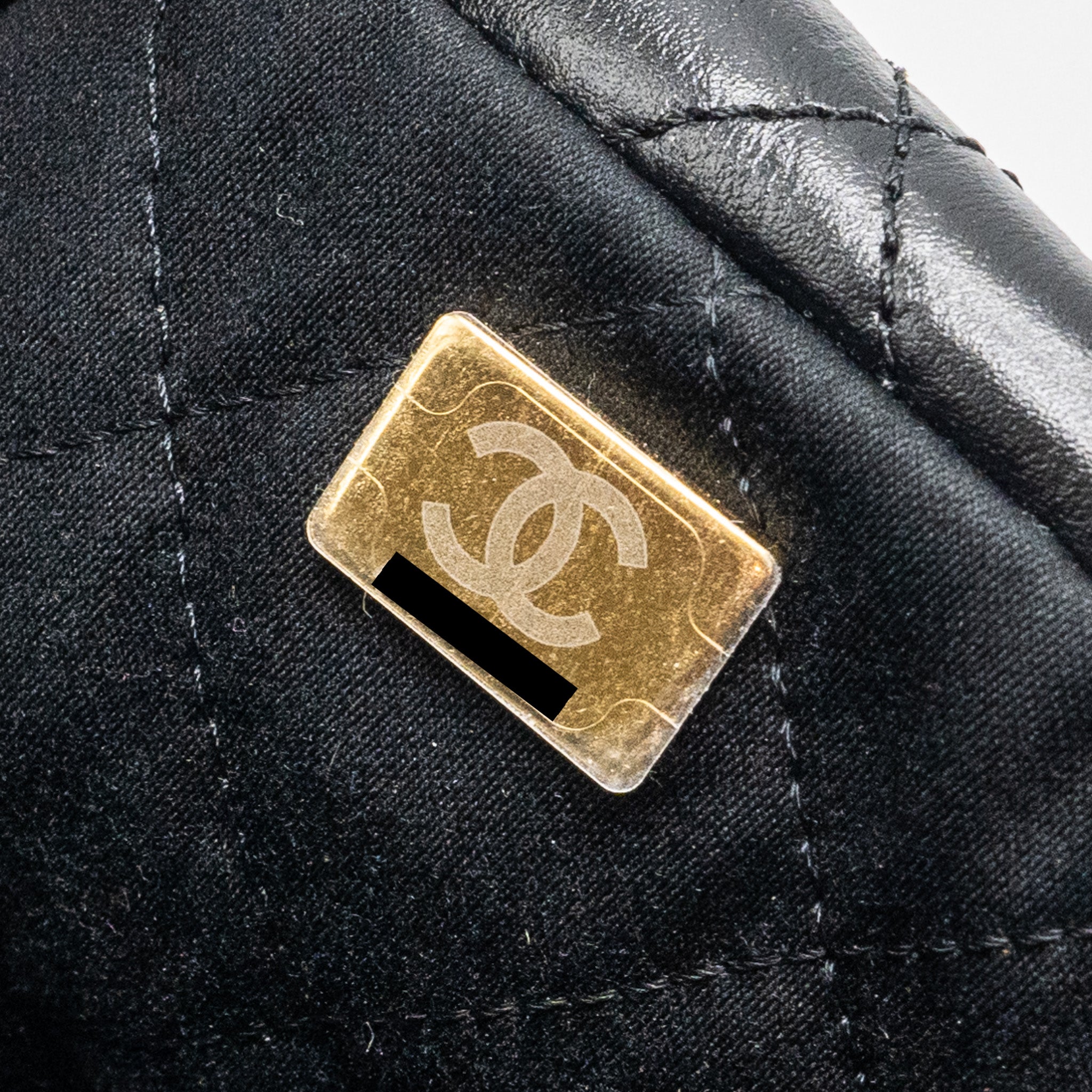 CHANEL MEDIUM 22 BAG GOLD LETTER SHINY CALFSKIN BLACK GHW(MICROCHIP)
