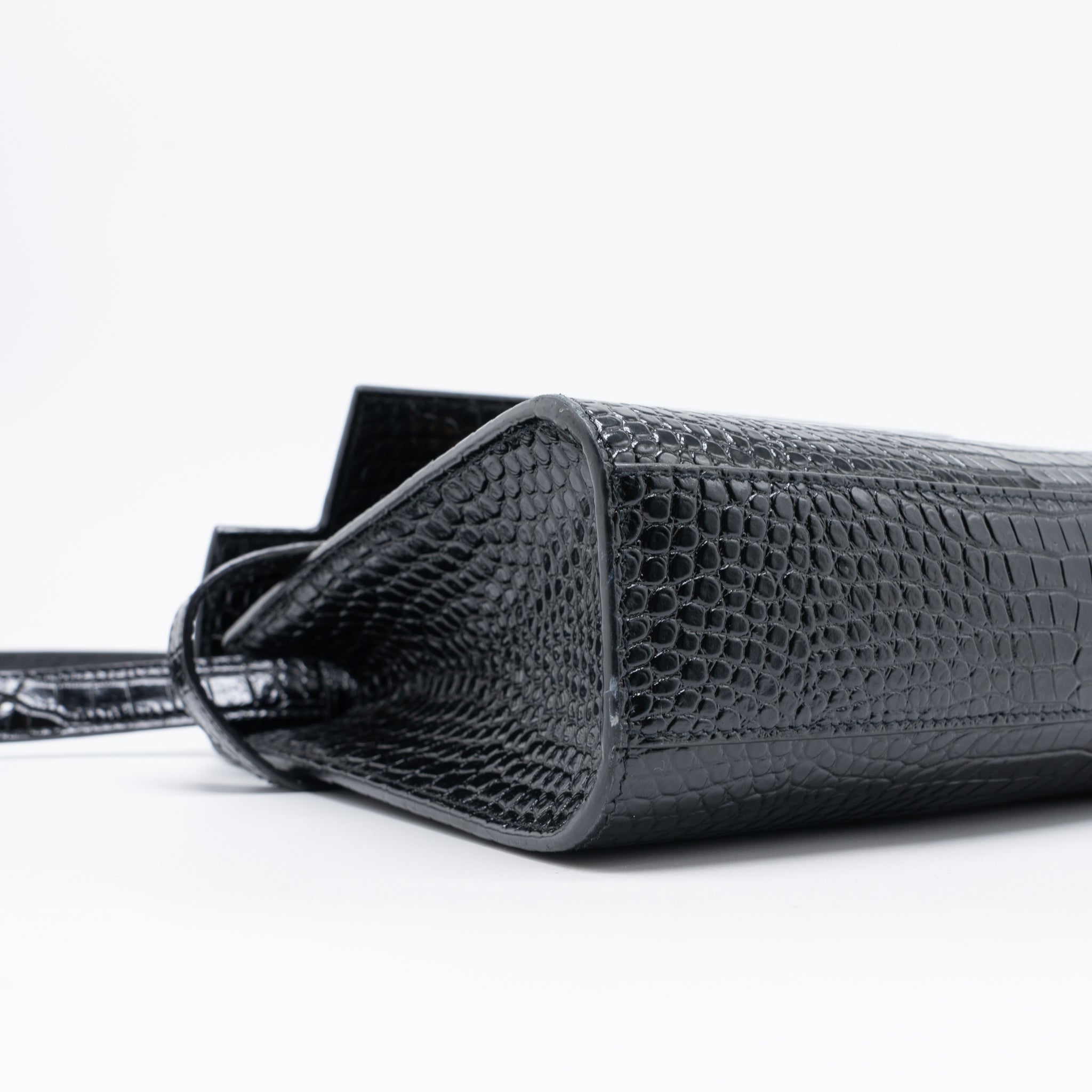 SAINT LAURENT MANHATTAN SHOULDER BAG CROCODILE-EMBOSSED BLACK GHW
