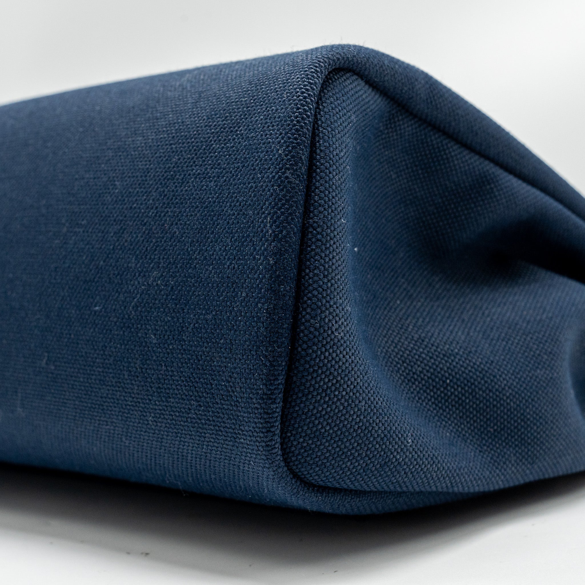HERMES HERBAG 31 ZIP BAG CANVAS / LEATHER BLUE MARINE / BLACK GHW