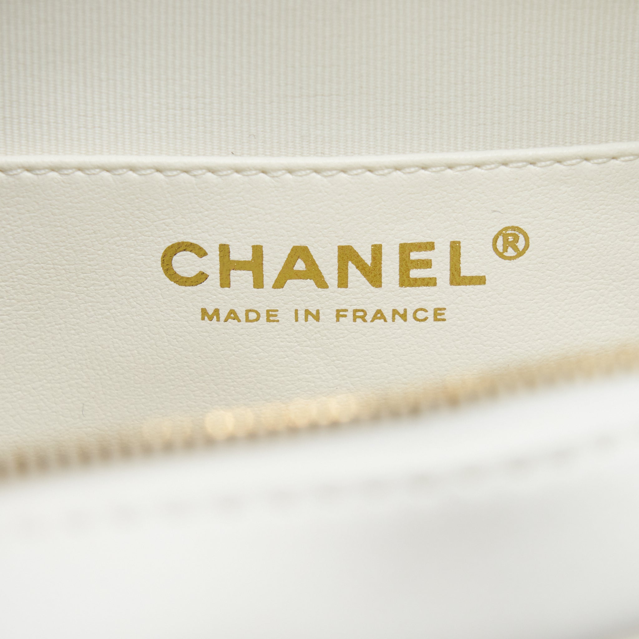 CHANEL 22S HEART BAG LAMBSKIN WHITE LGHW (MICROCHIP)