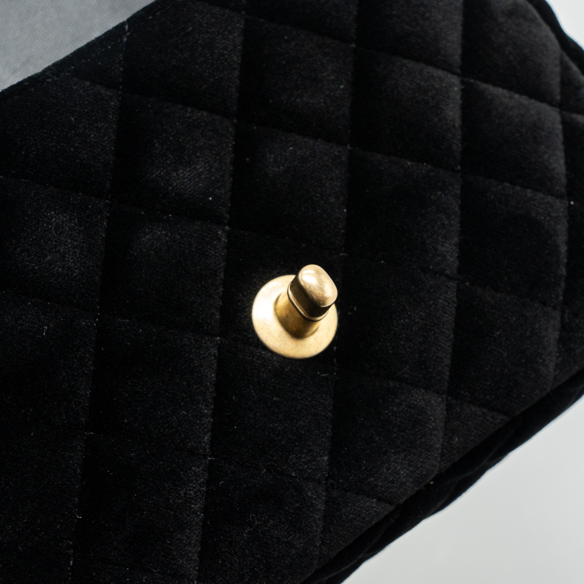 CHANEL 22B CHANEL ON CHAINS SQUARE FLAP BAG VELVET BLACK GHW (MICROCHIP)